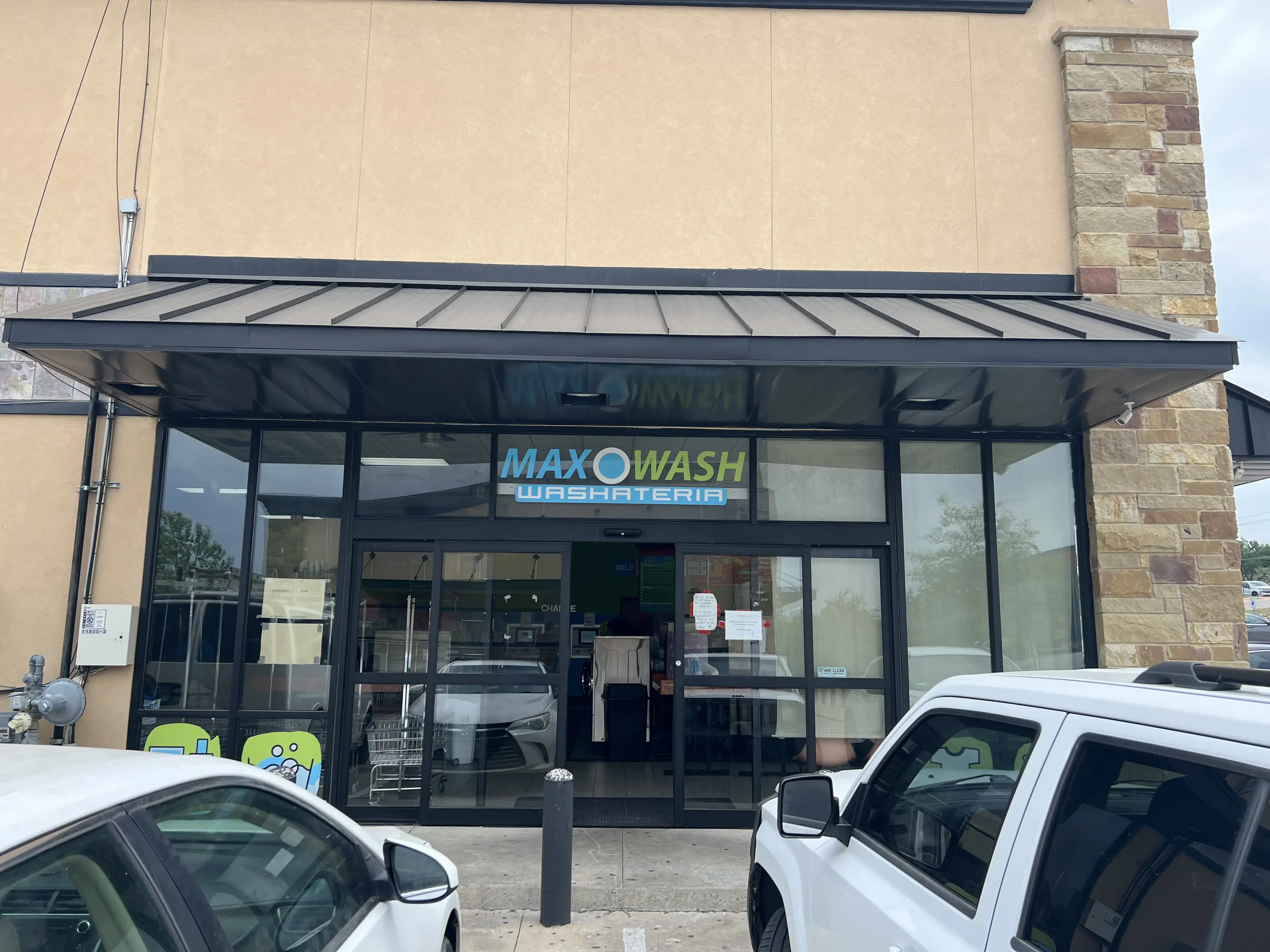 Max Wash Washateria Laundry Laundromat thumbnail 3