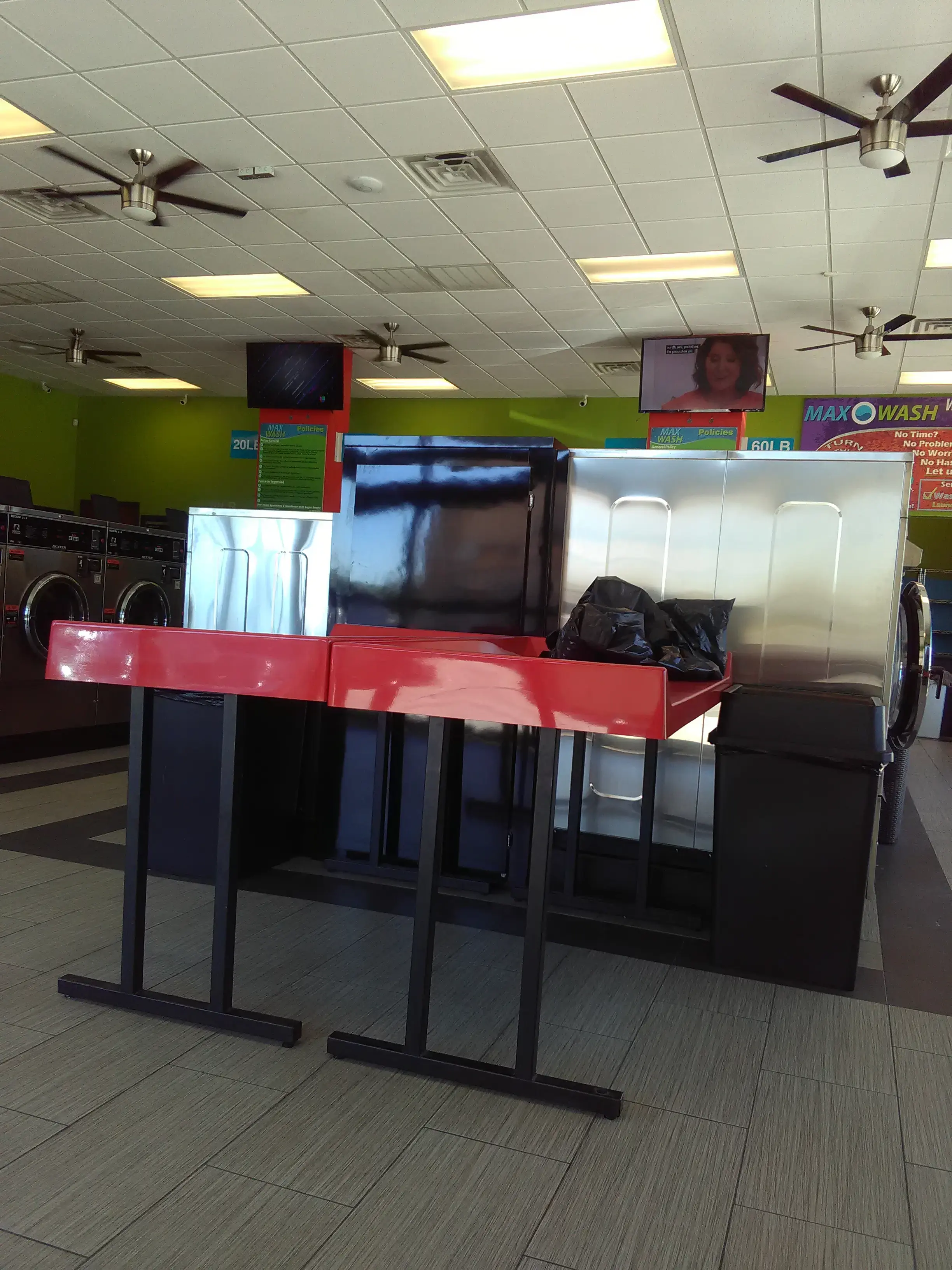 Max Wash Washateria Laundry Laundromat - Image 4