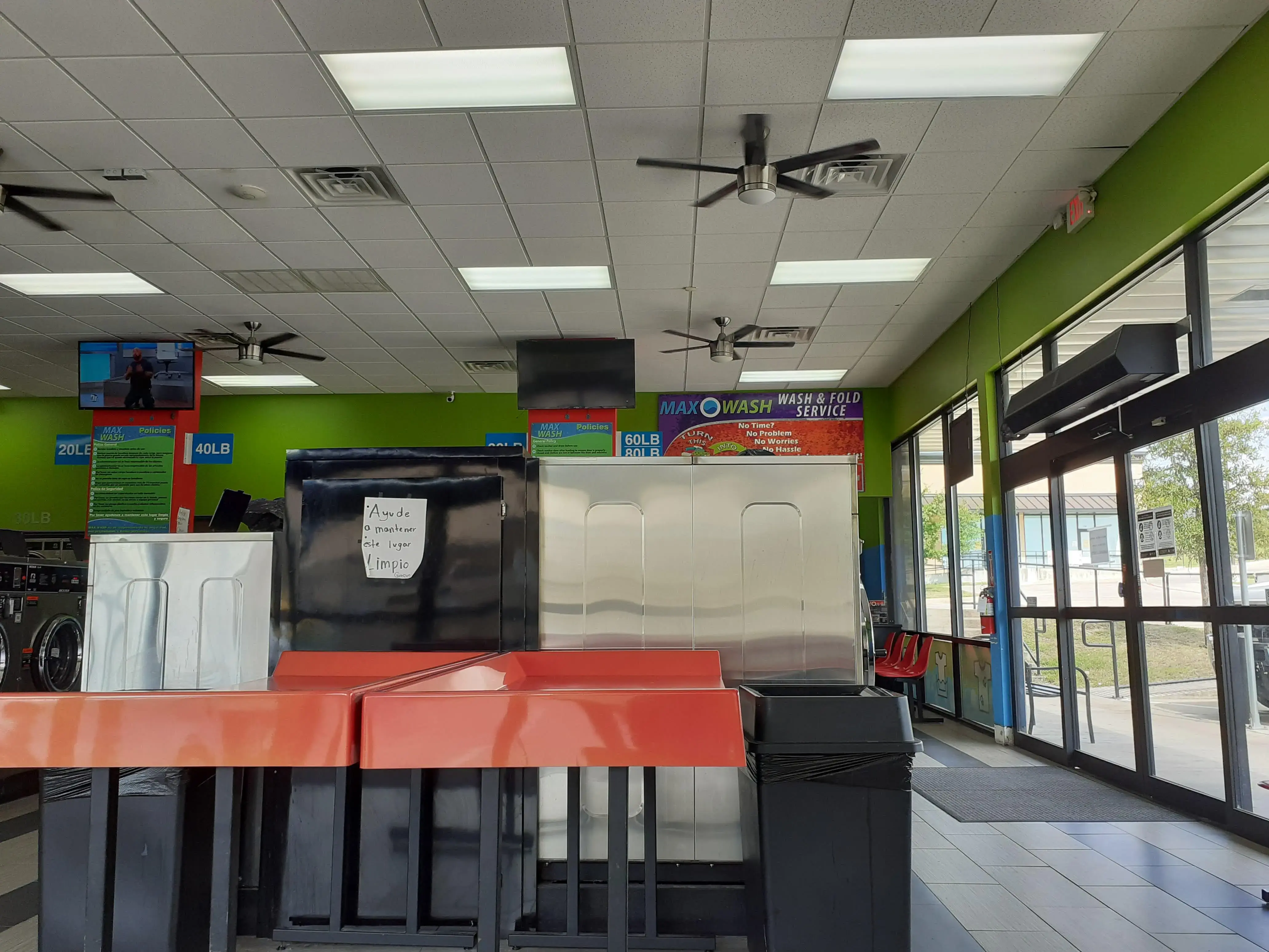 Max Wash Washateria Laundry Laundromat thumbnail 20