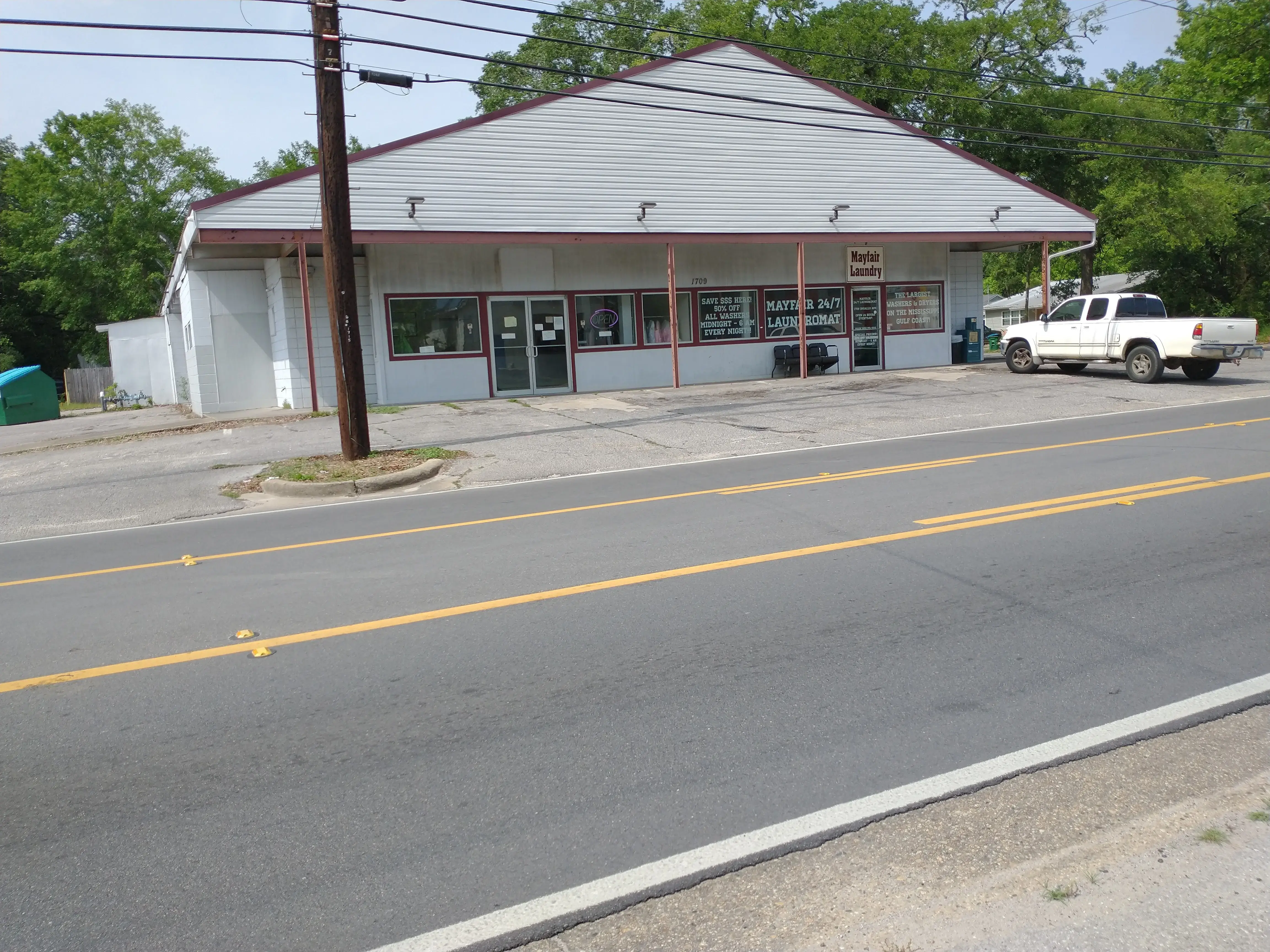 Mayfair 24/7 Laundromat - Image 10
