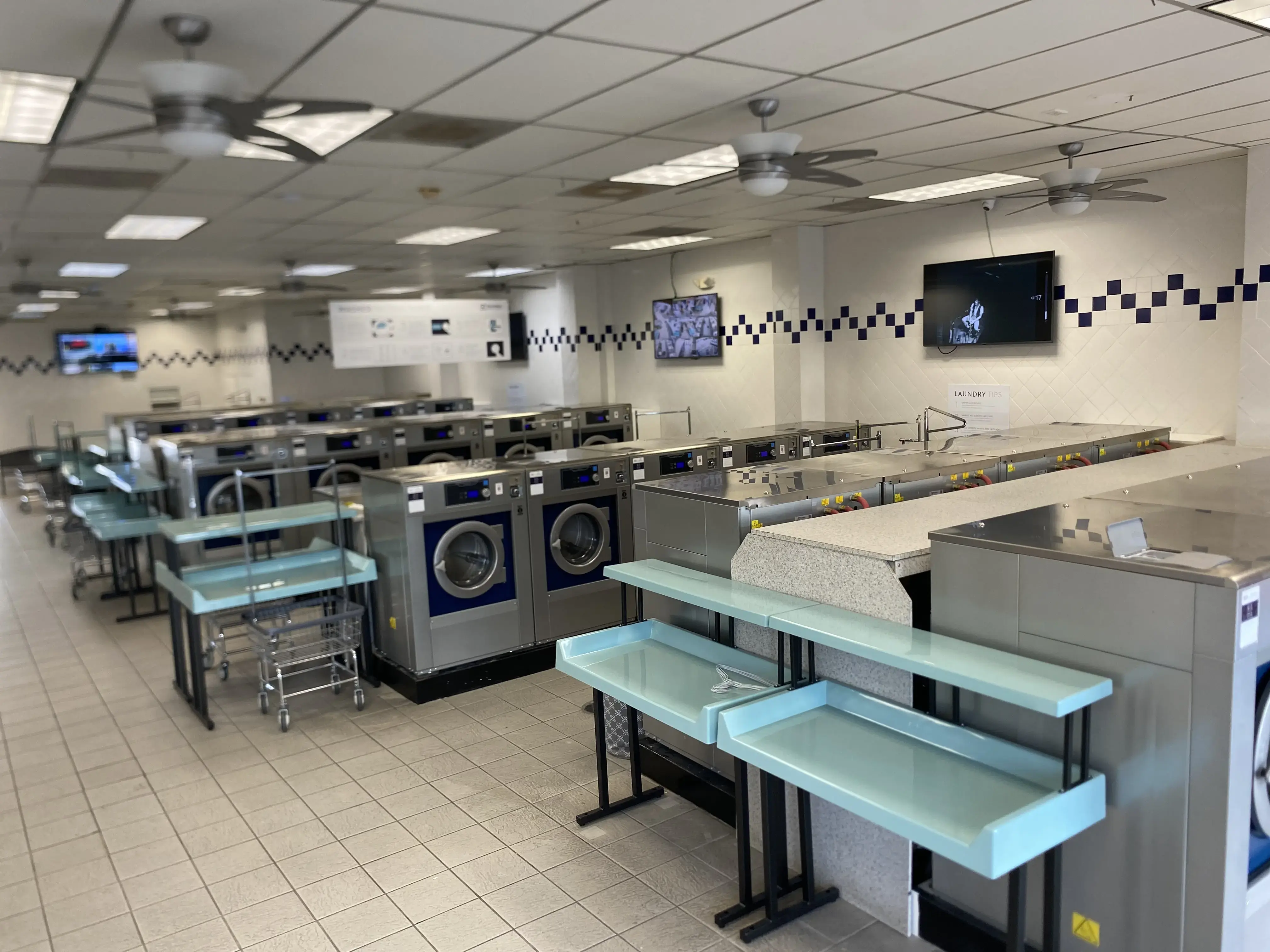 Mayfair Laundromat thumbnail 18