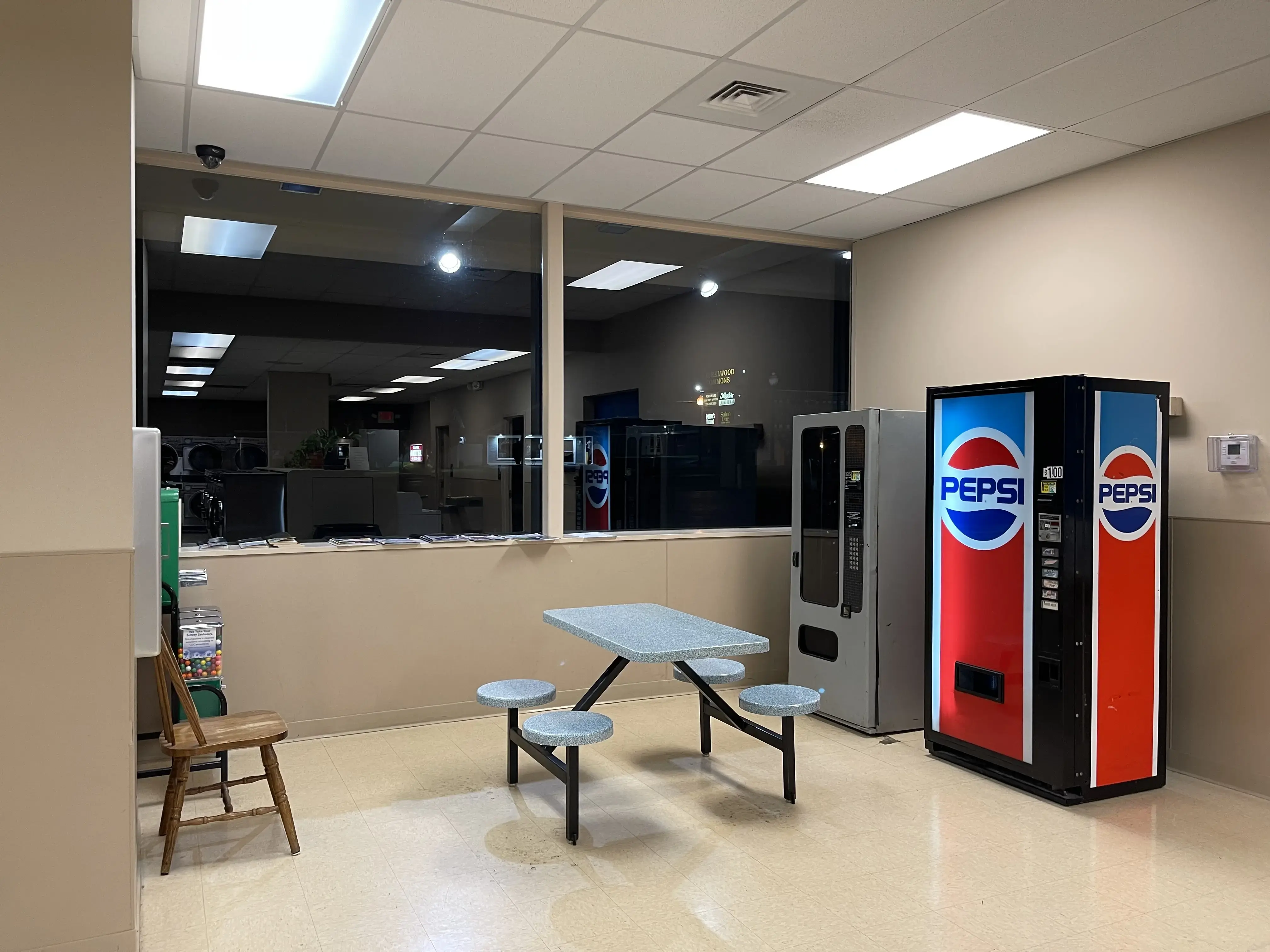 Mayfair Laundromat - Image 15