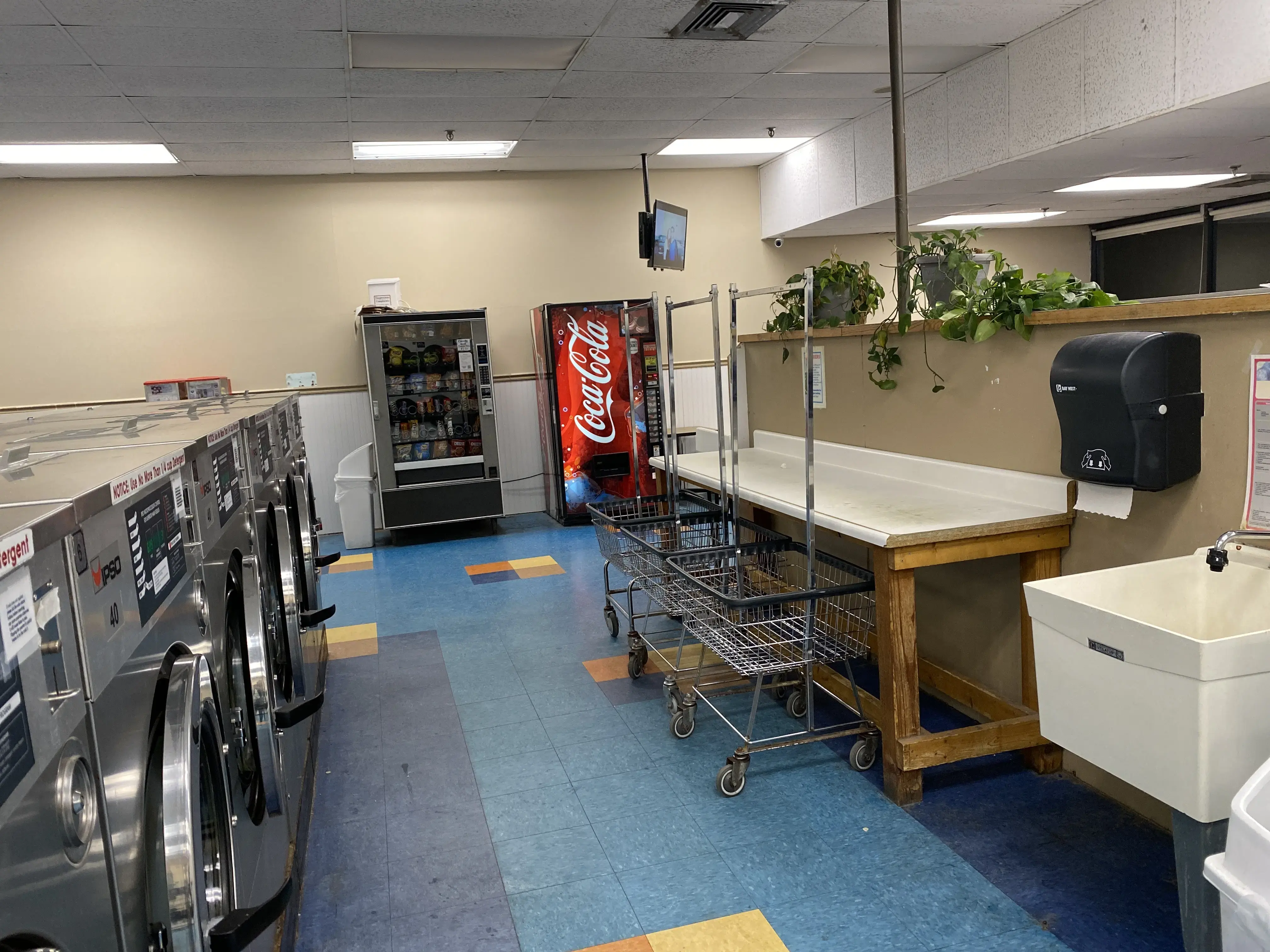 Mayflower Coin Laundry Mat - Image 16