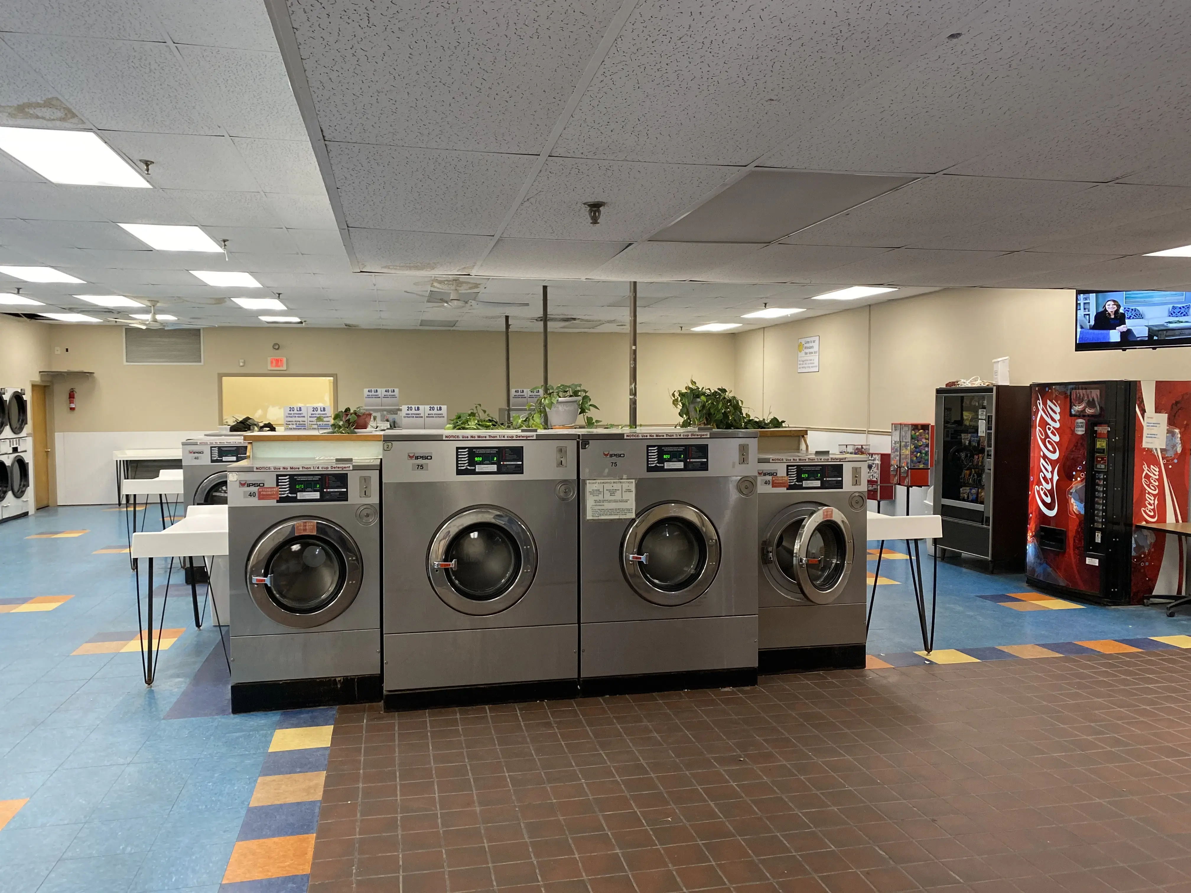 Mayflower Coin Laundry Mat thumbnail 2