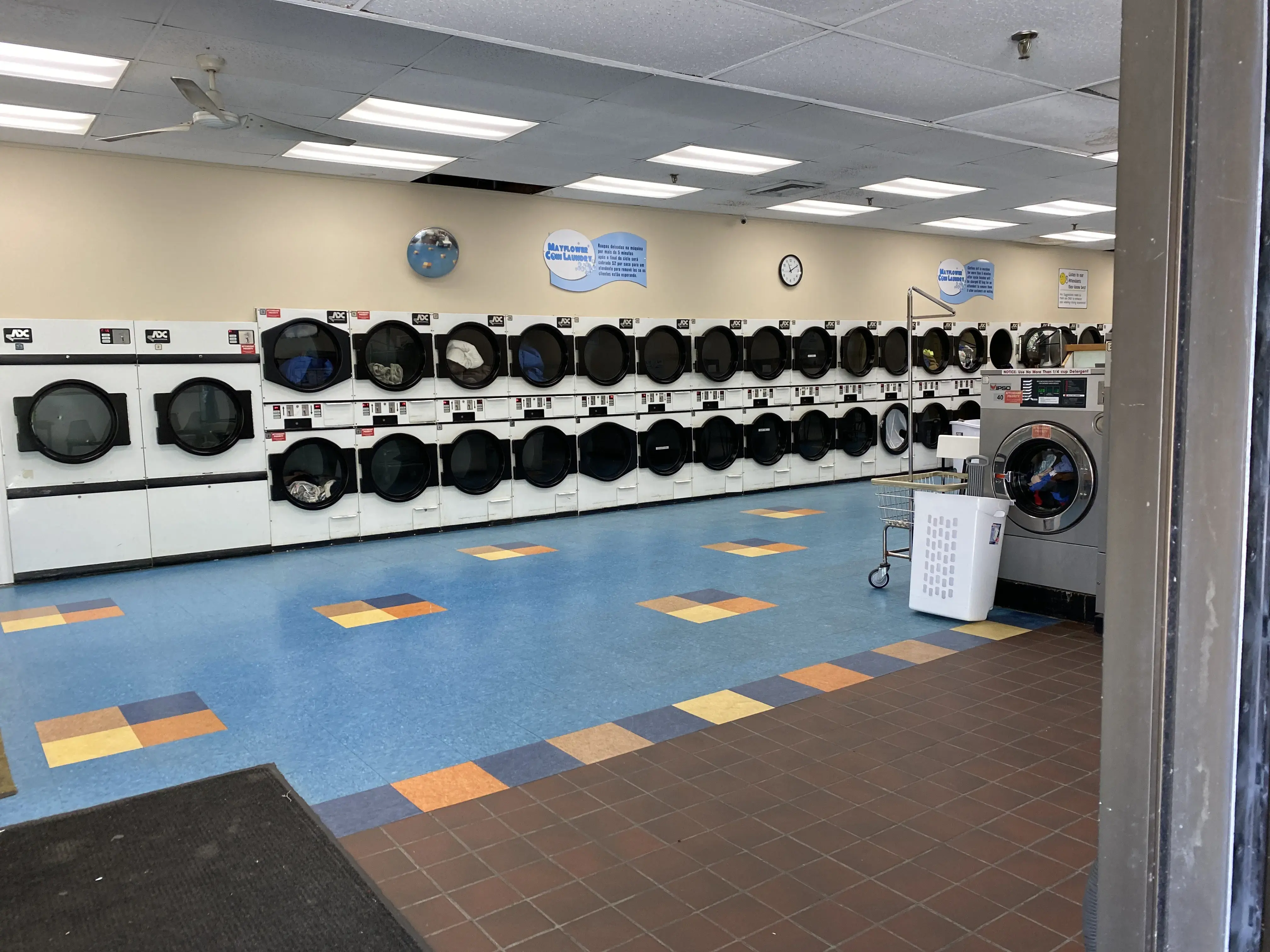 Mayflower Coin Laundry Mat - Image 4