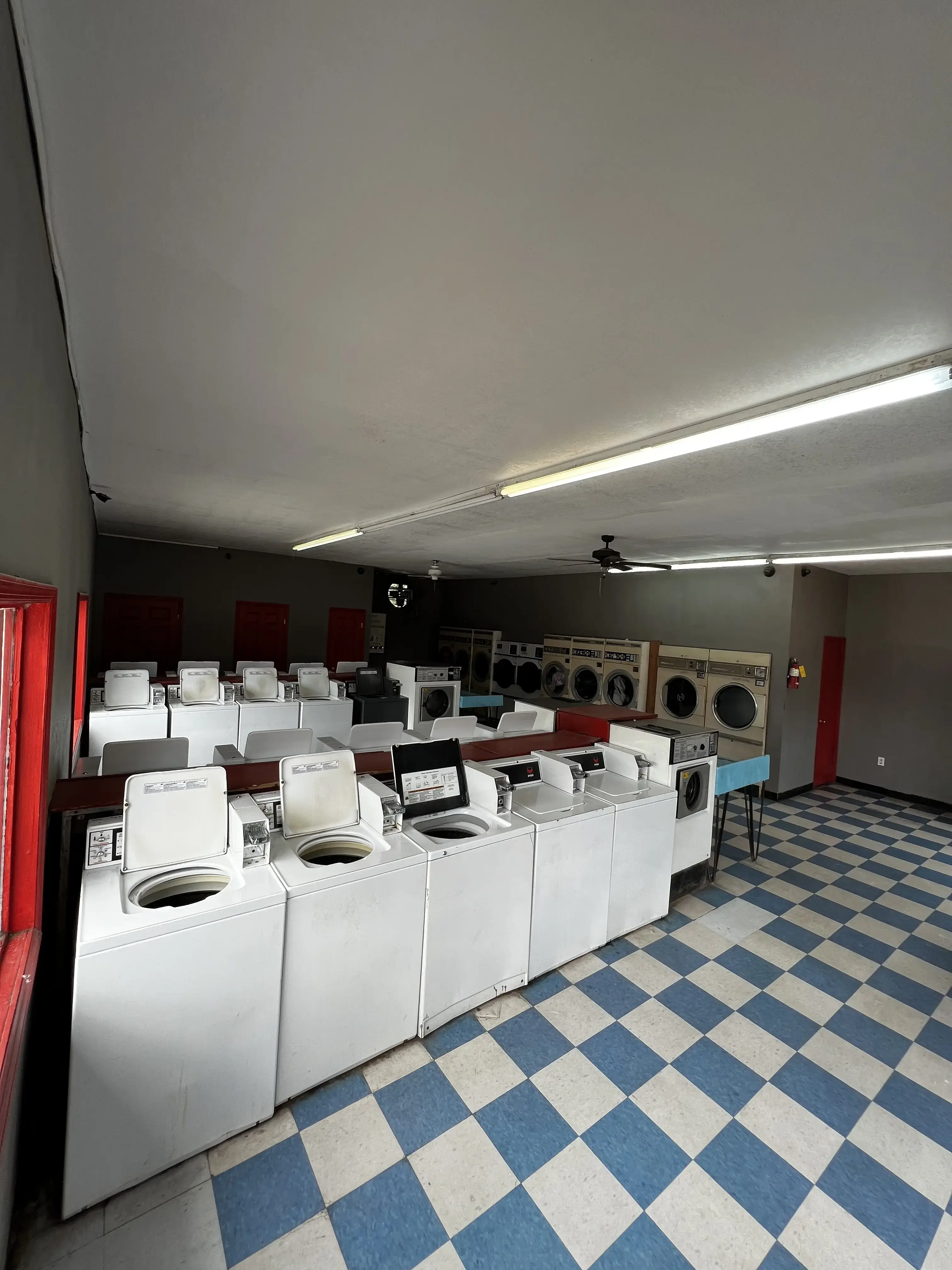 Mayo Laundromat - Image 9
