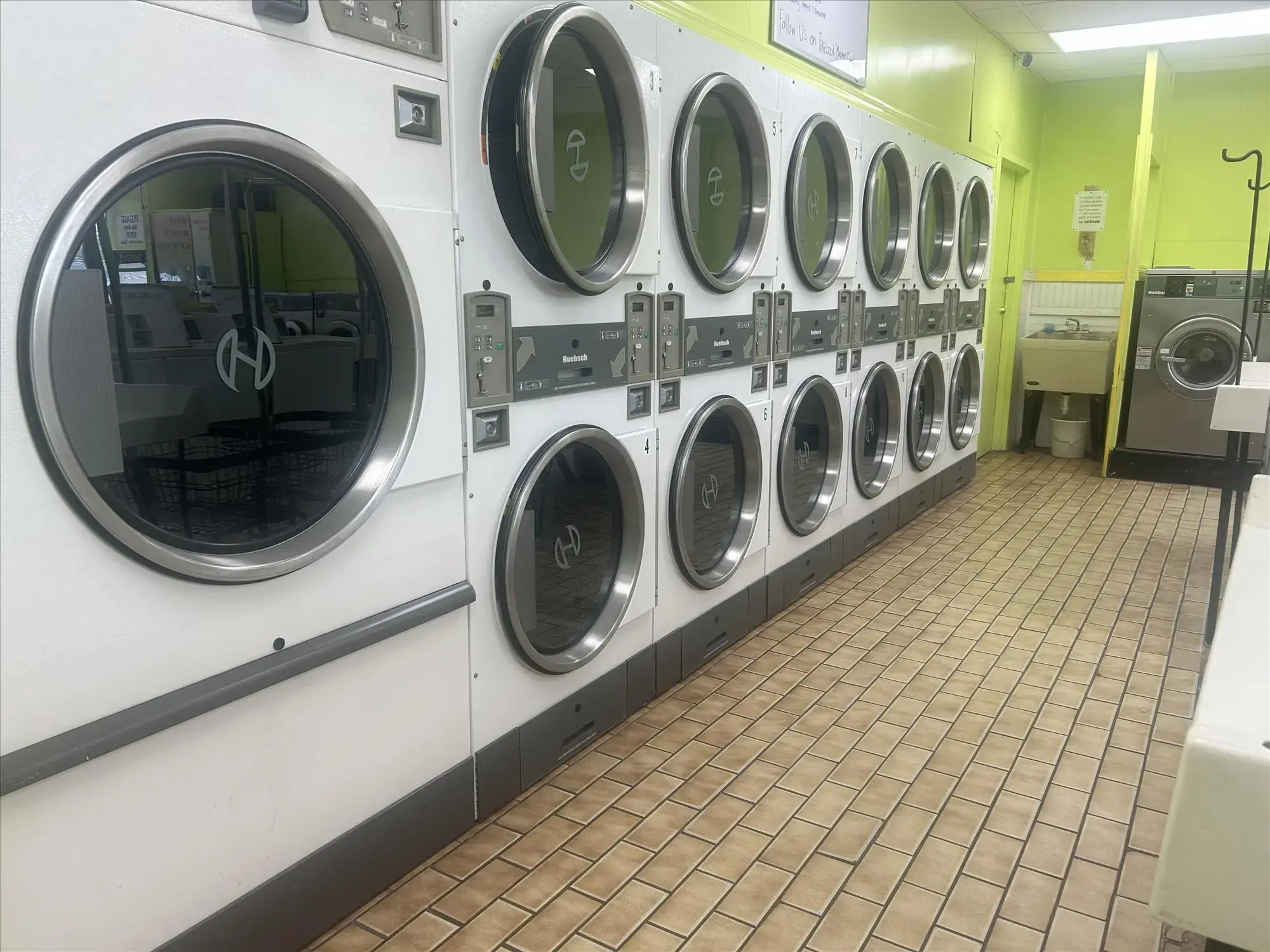 Mayport Coin Laundry thumbnail 18