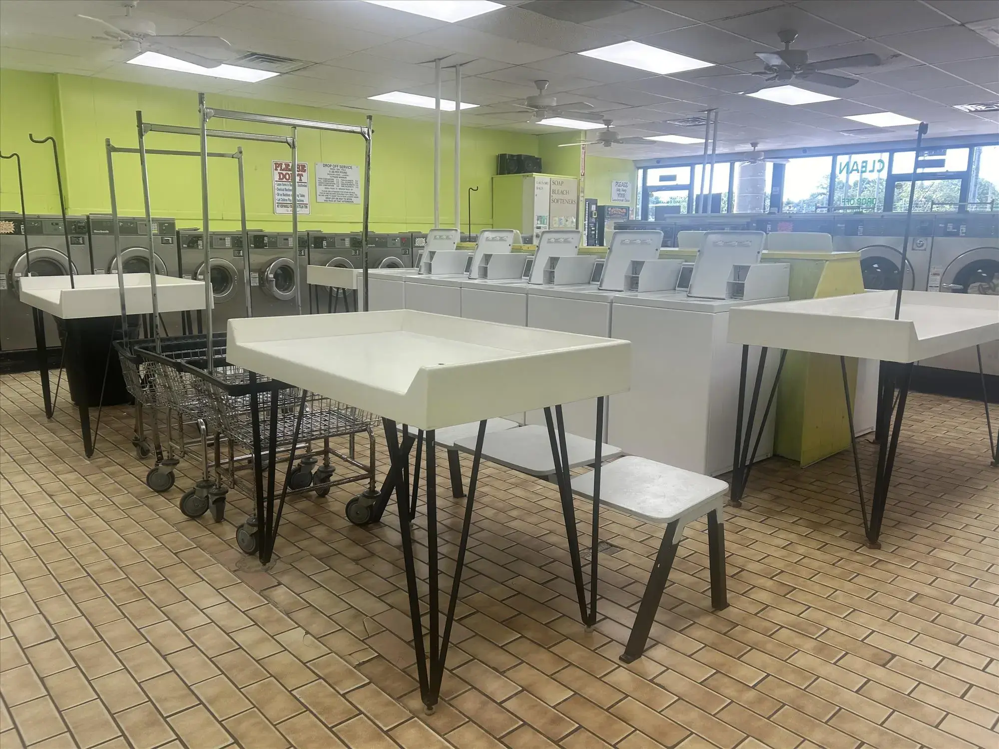 Mayport Coin Laundry - Image 10