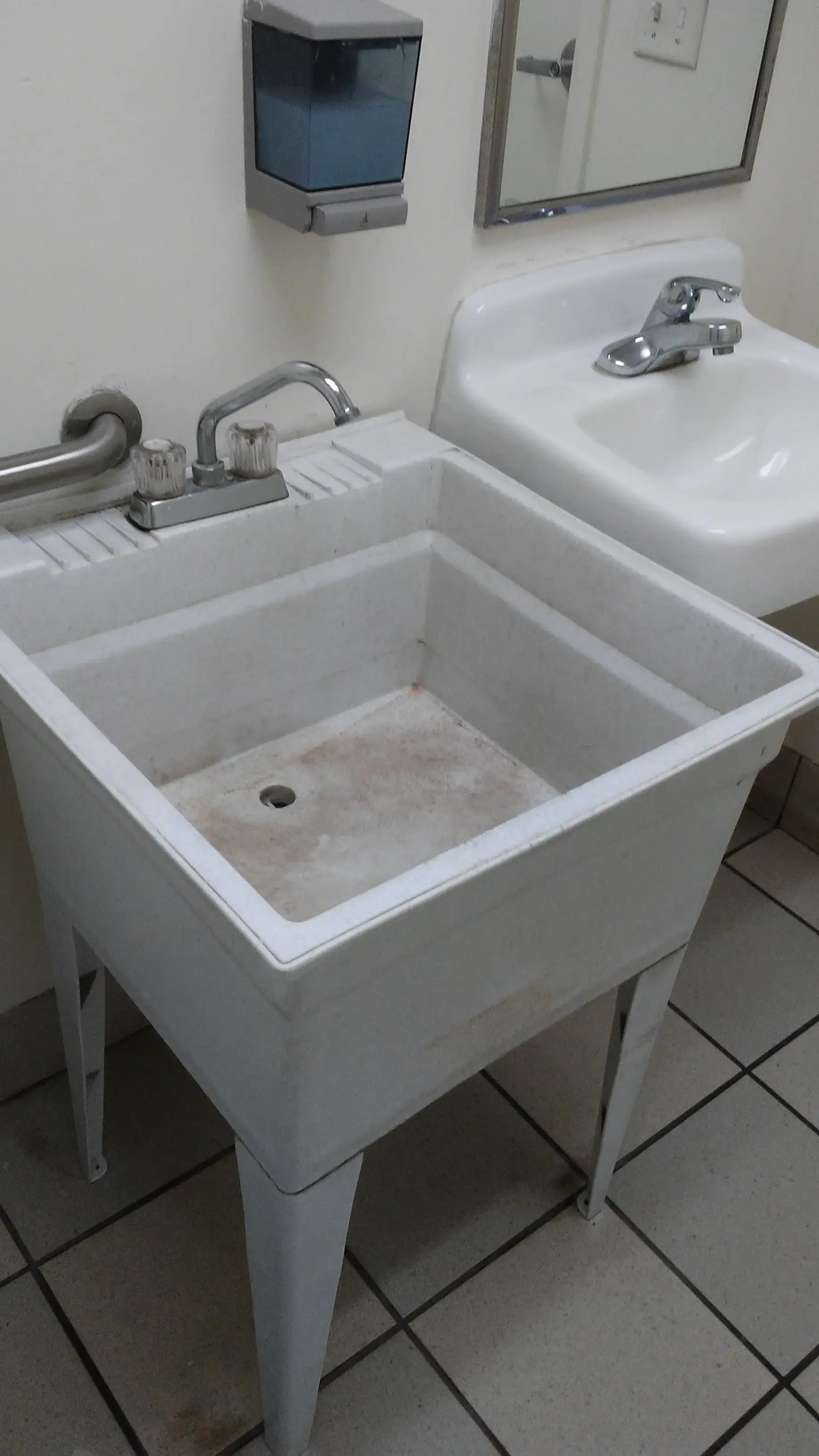 Maytag Coin Laundry of Raleigh - Image 16