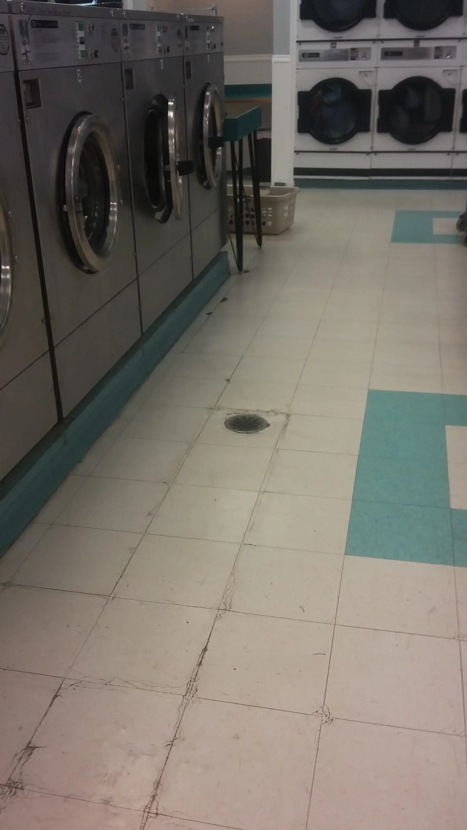 Maytag Laundromat - Image 7