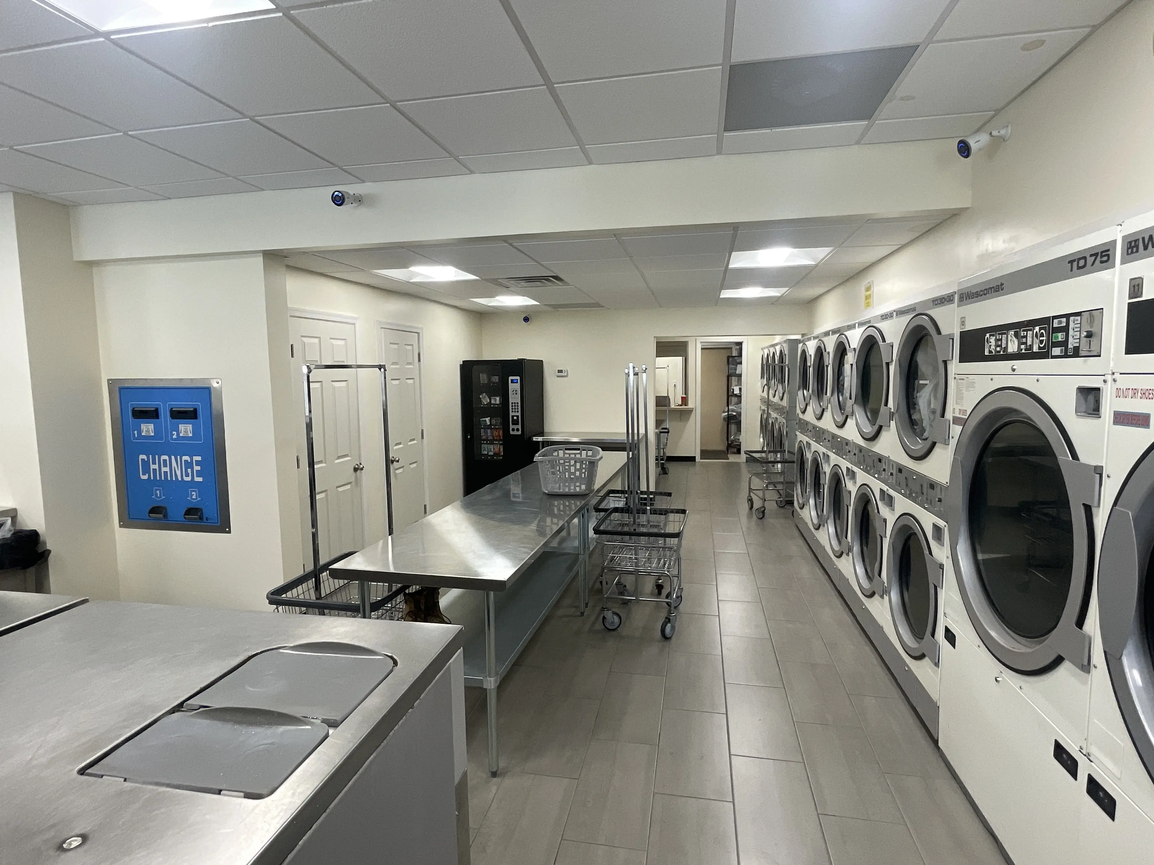 Maytag Laundry Mat - Image 15