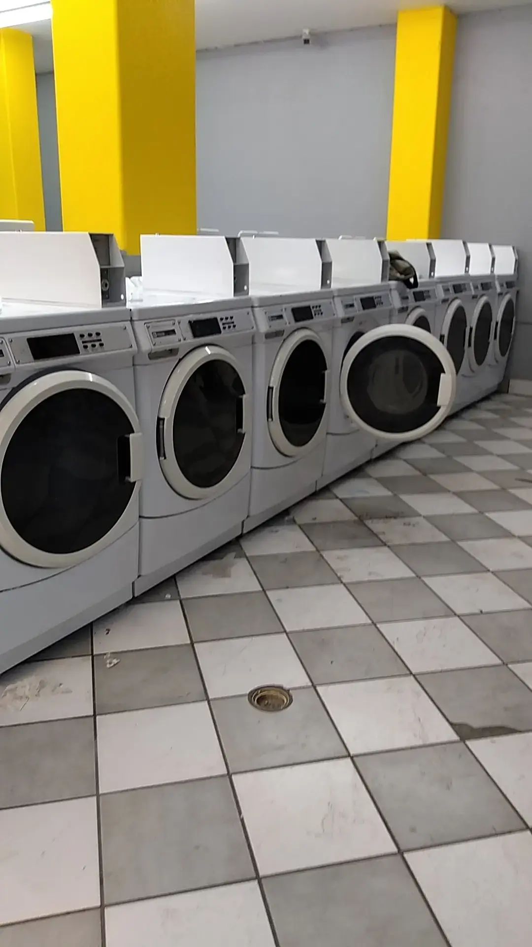 Maytag Laundry - Image 7