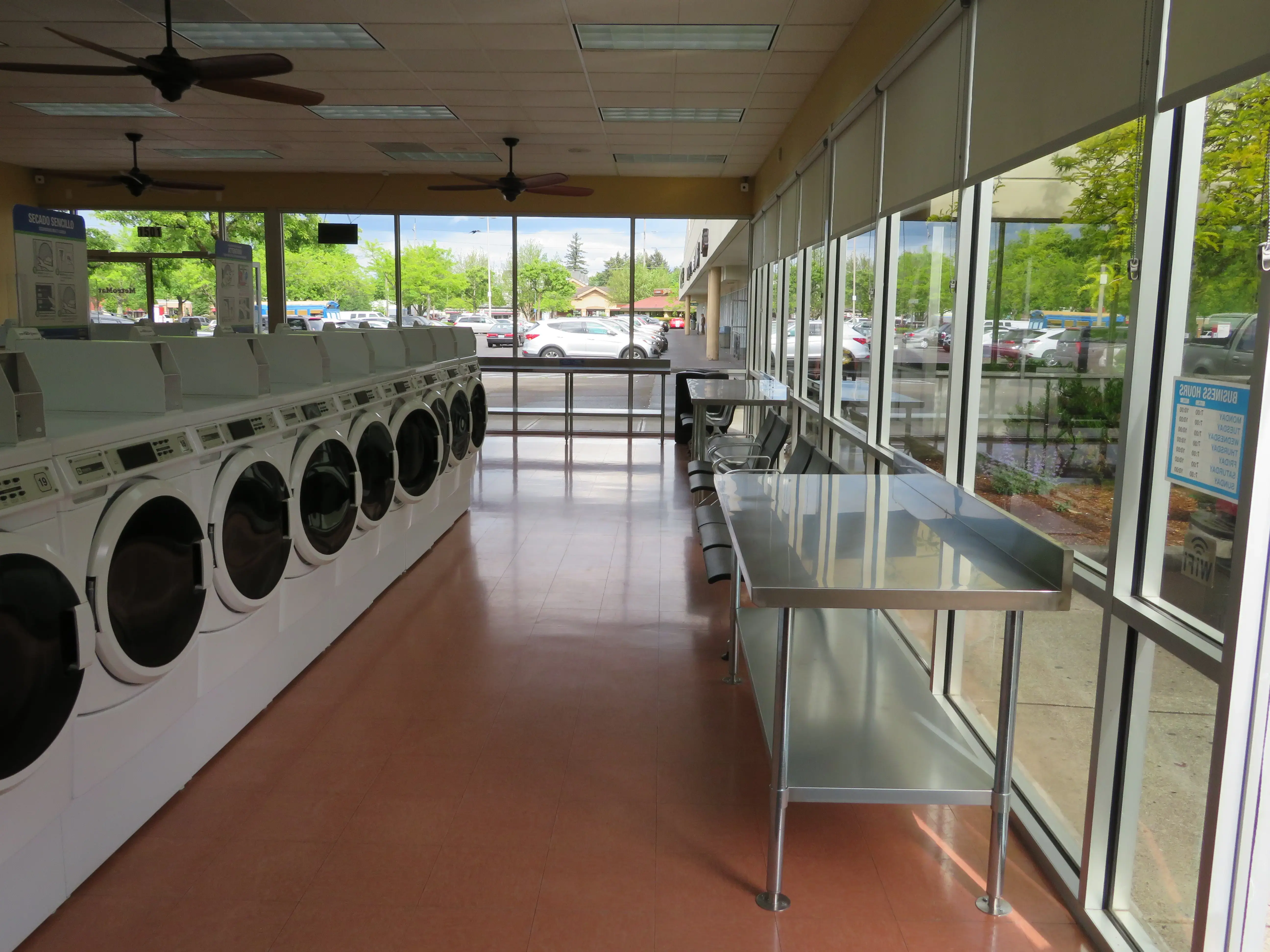 Maytag MetroMat Laundromat thumbnail 5