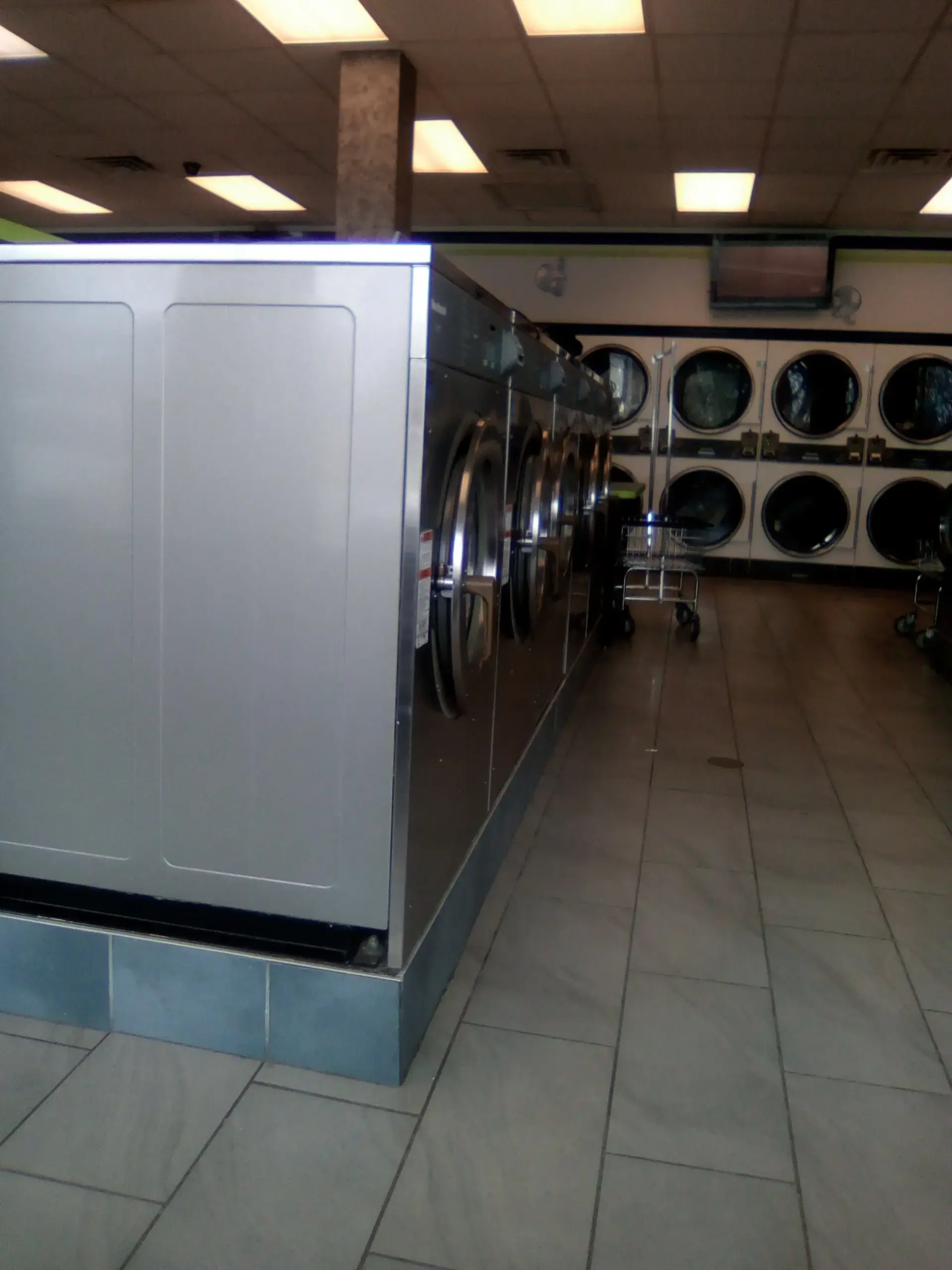 Maywood Laundromat thumbnail 3