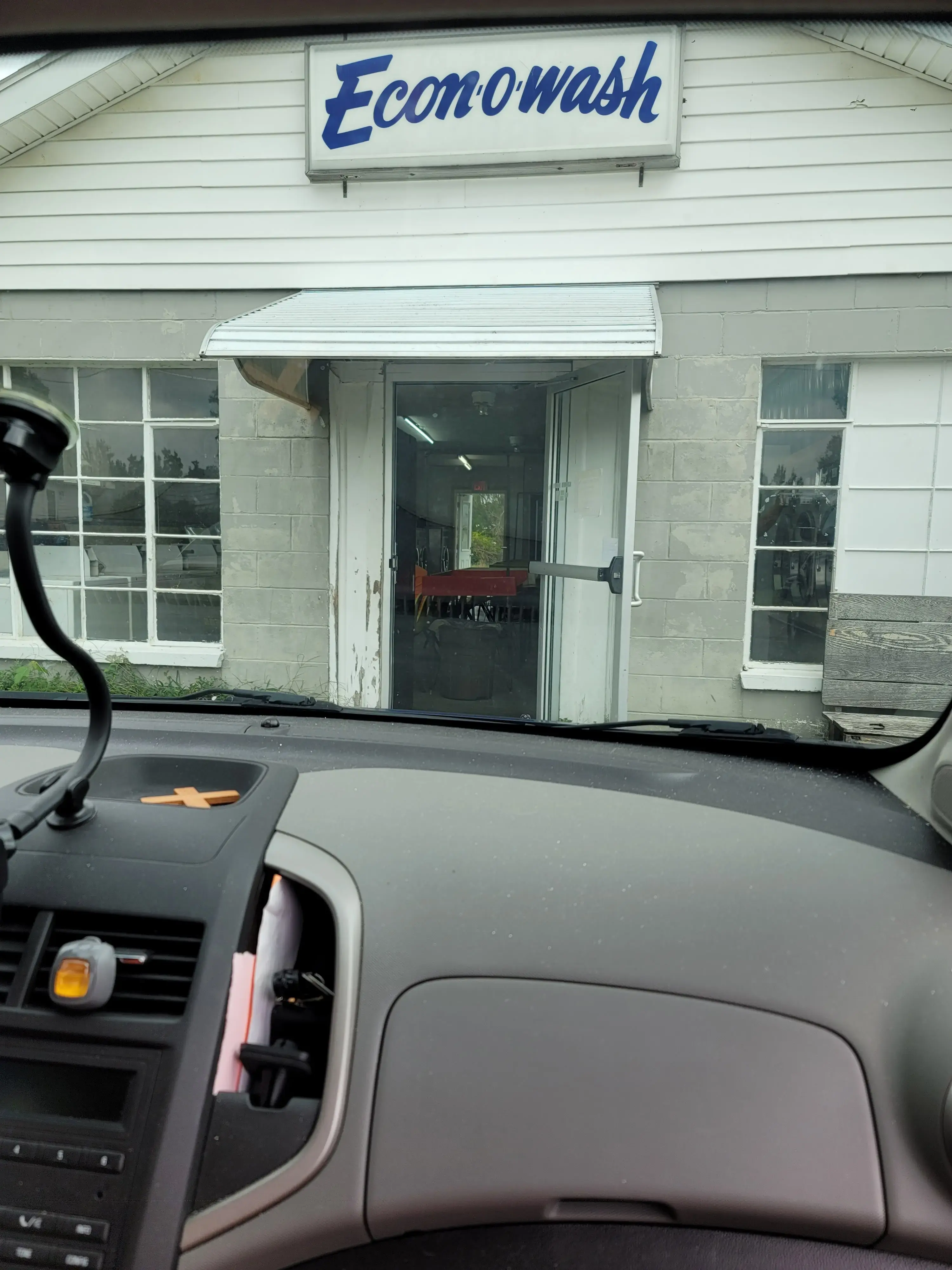 McCann's Laundromat - Image 6