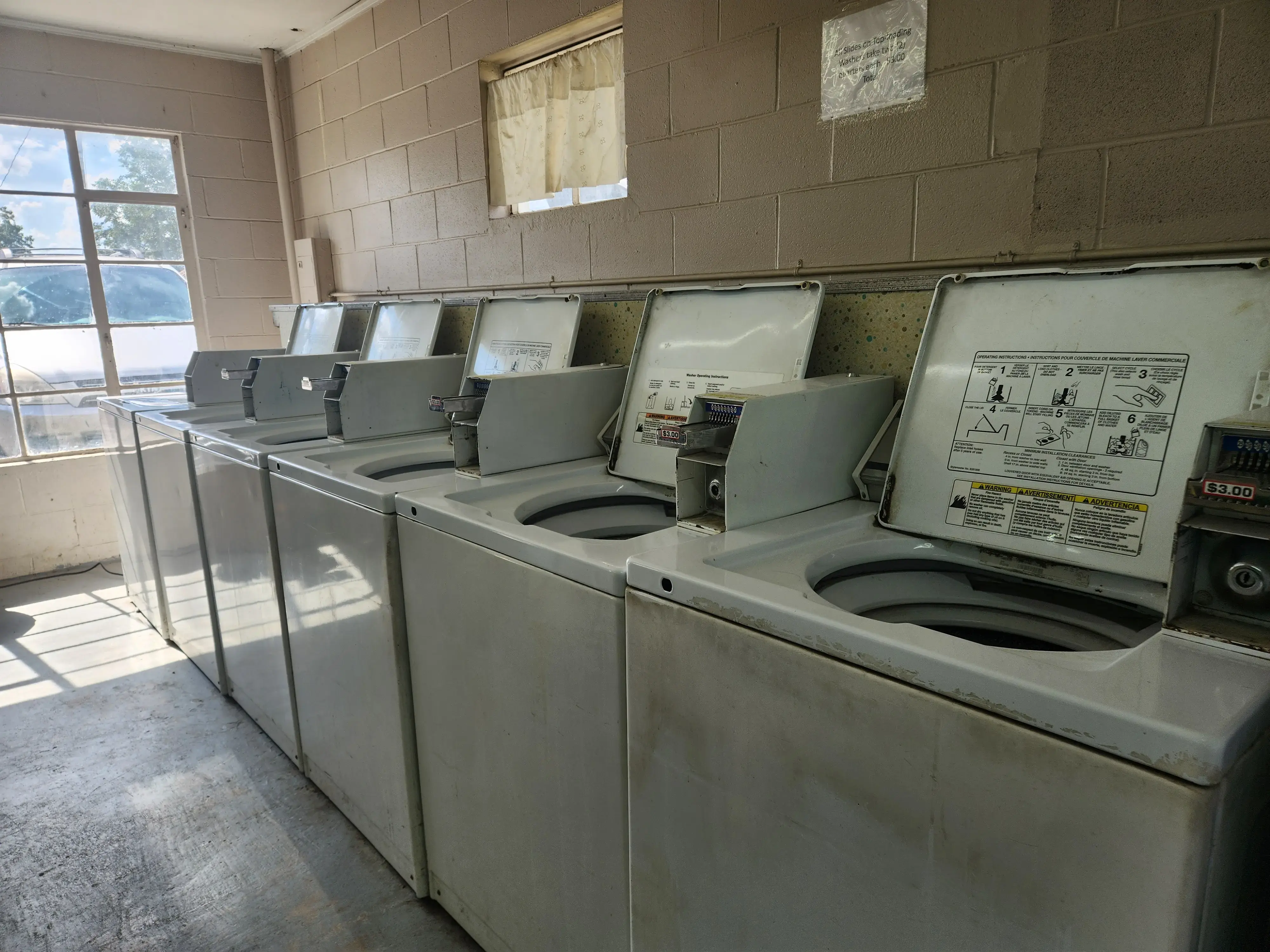 McCann's Laundromat - Image 4