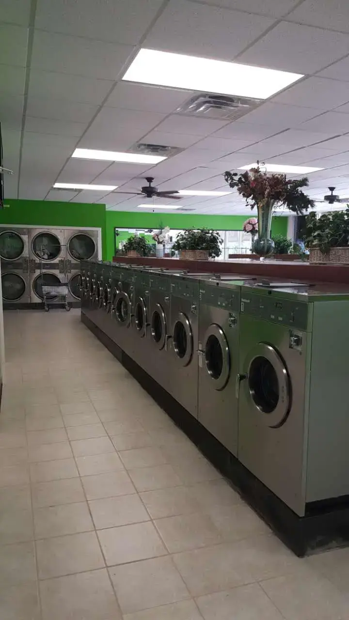 Meadowglen Washateria thumbnail 17