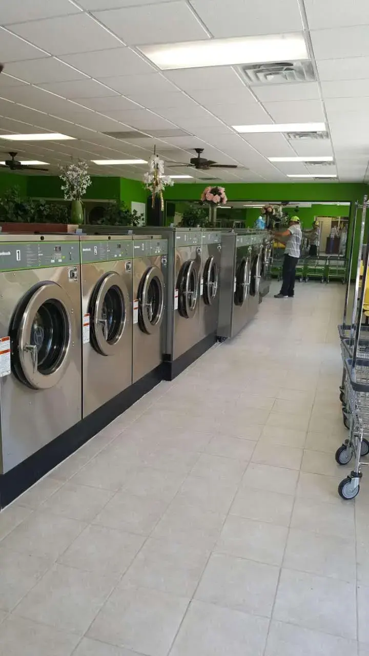 Meadowglen Washateria - Image 15