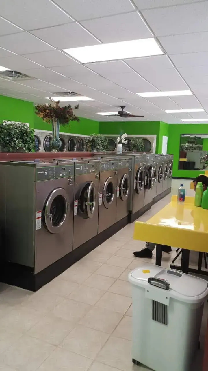 Meadowglen Washateria - Image 16