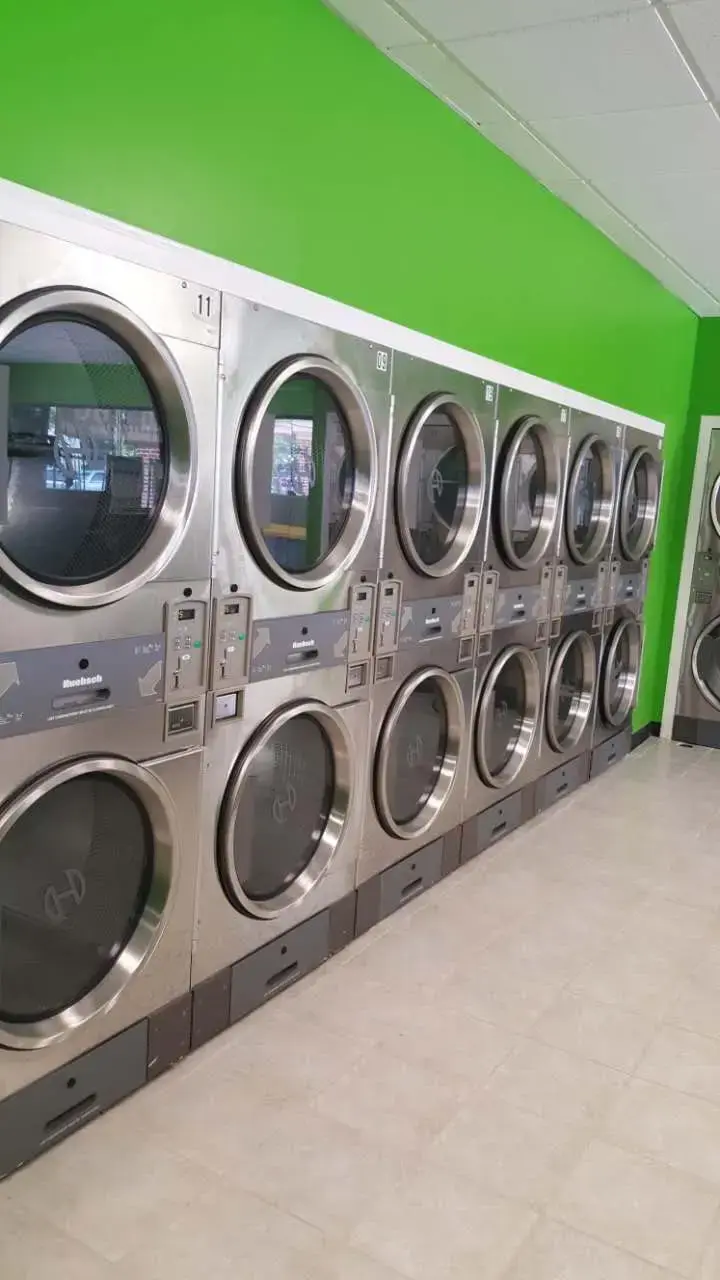 Meadowglen Washateria thumbnail 14