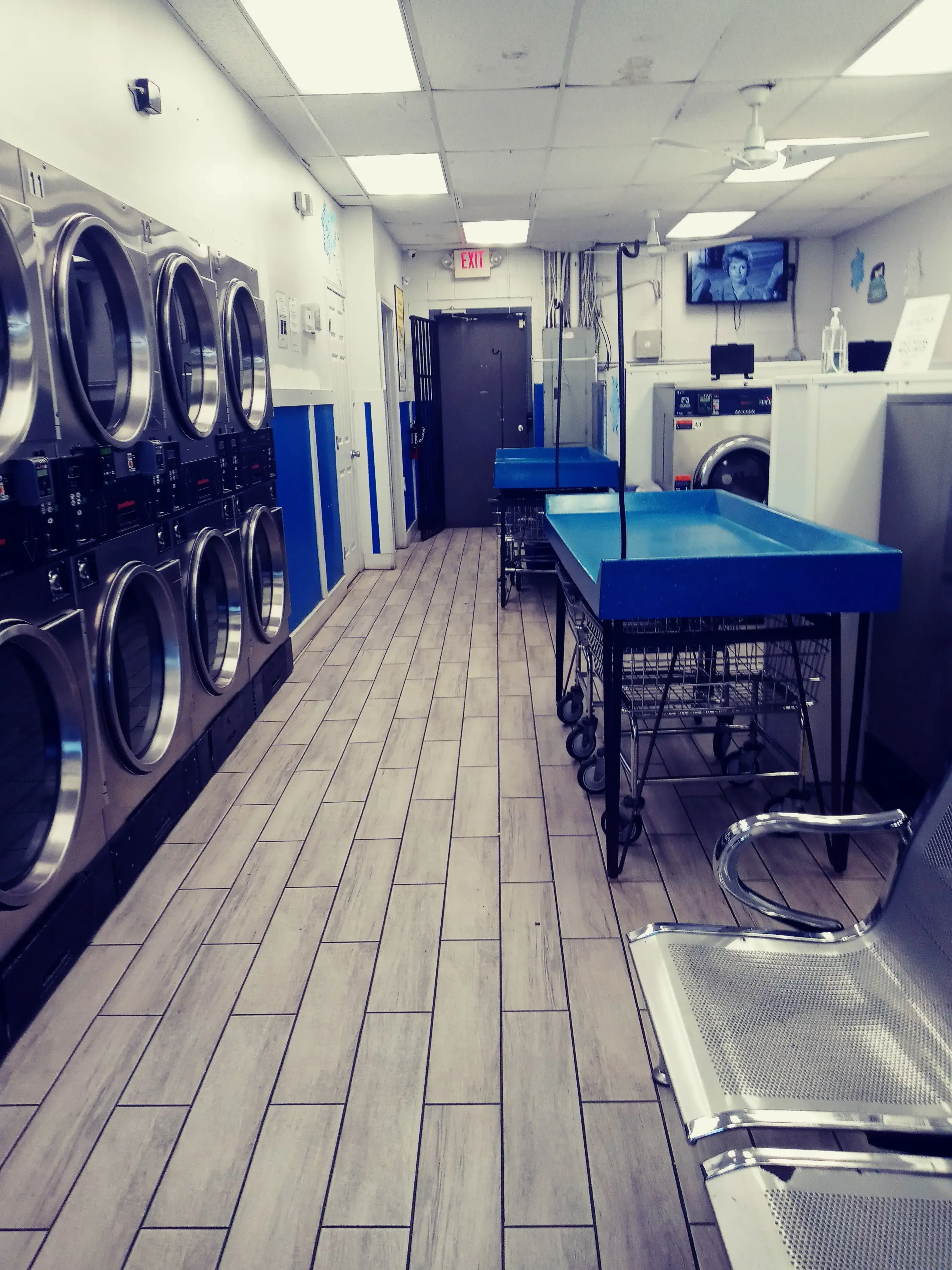 Medlock Coin Laundry - Image 11