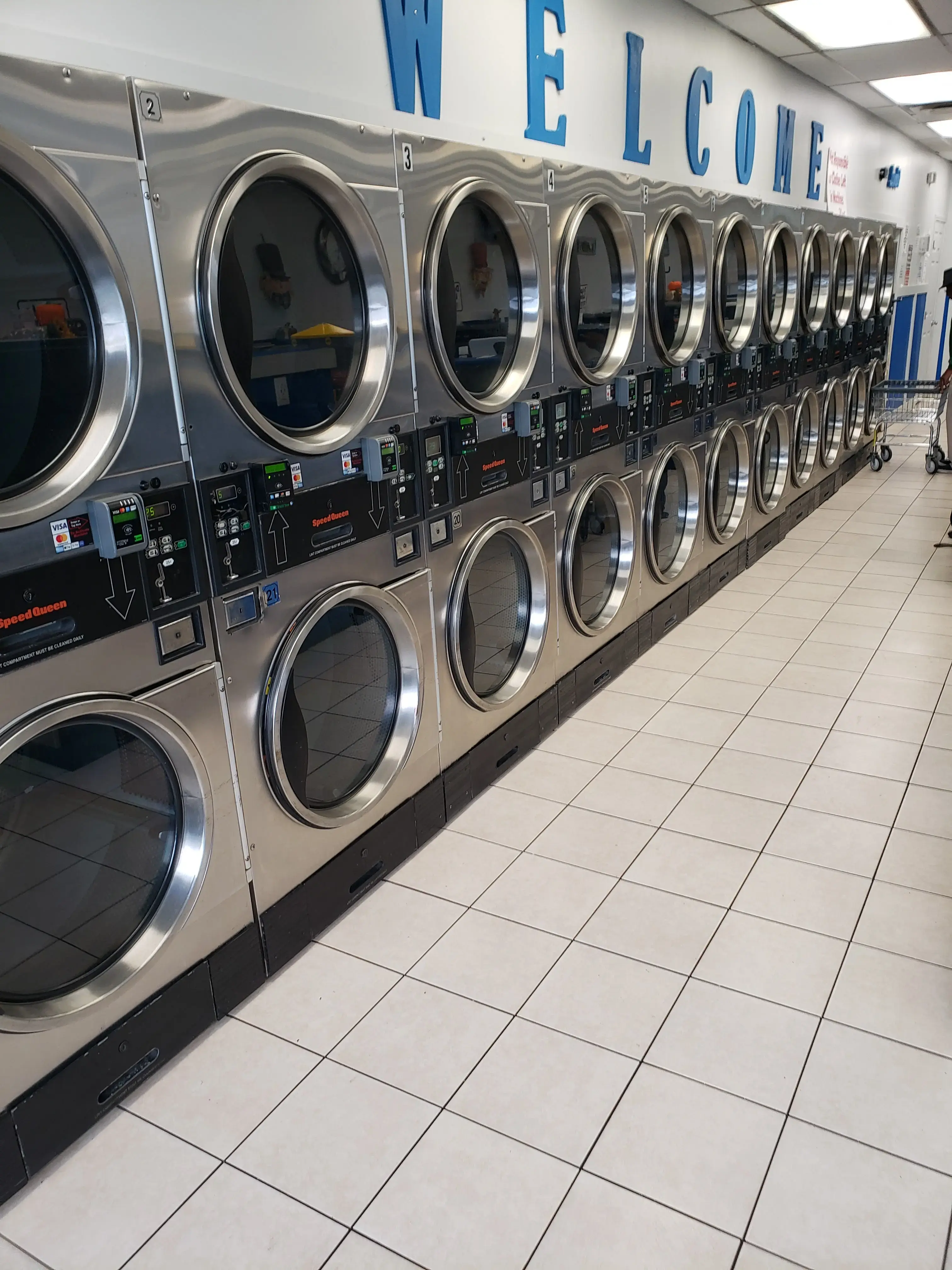 Medlock Coin Laundry - Image 13