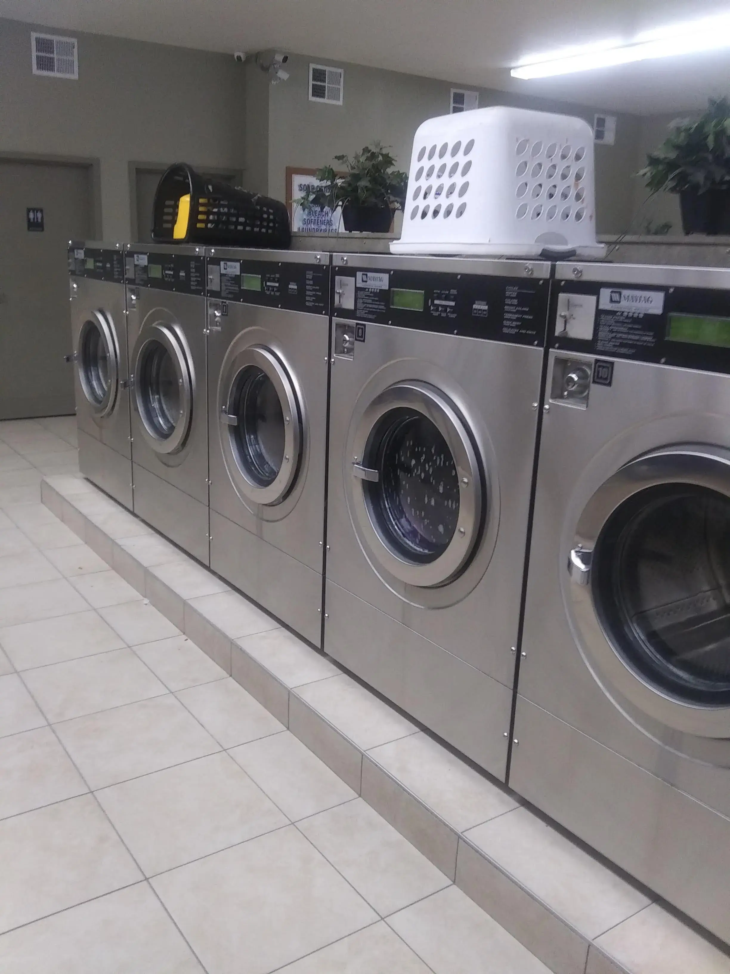 Mega Coin Laundry - Image 15