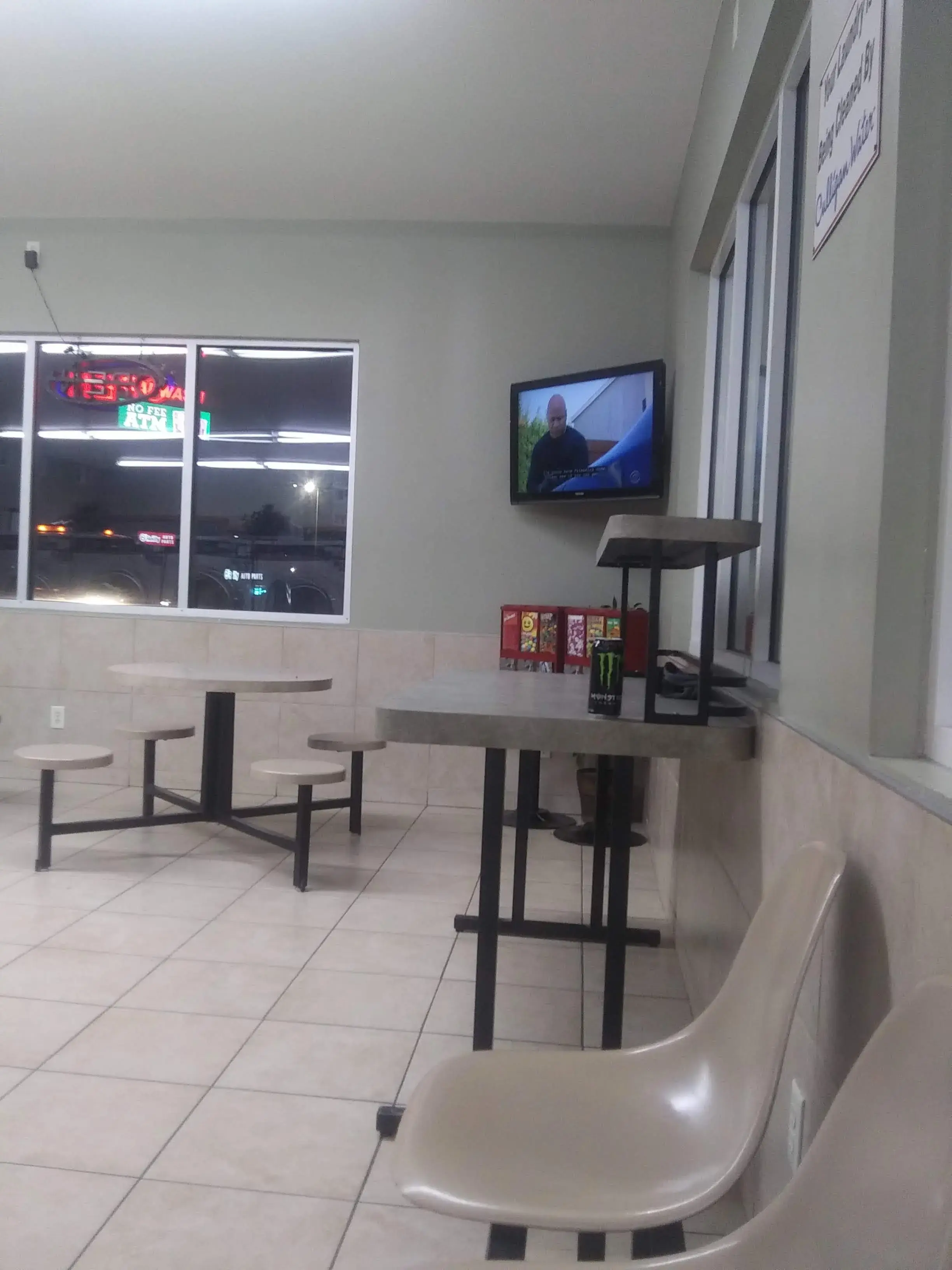 Mega Coin Laundry - Image 7