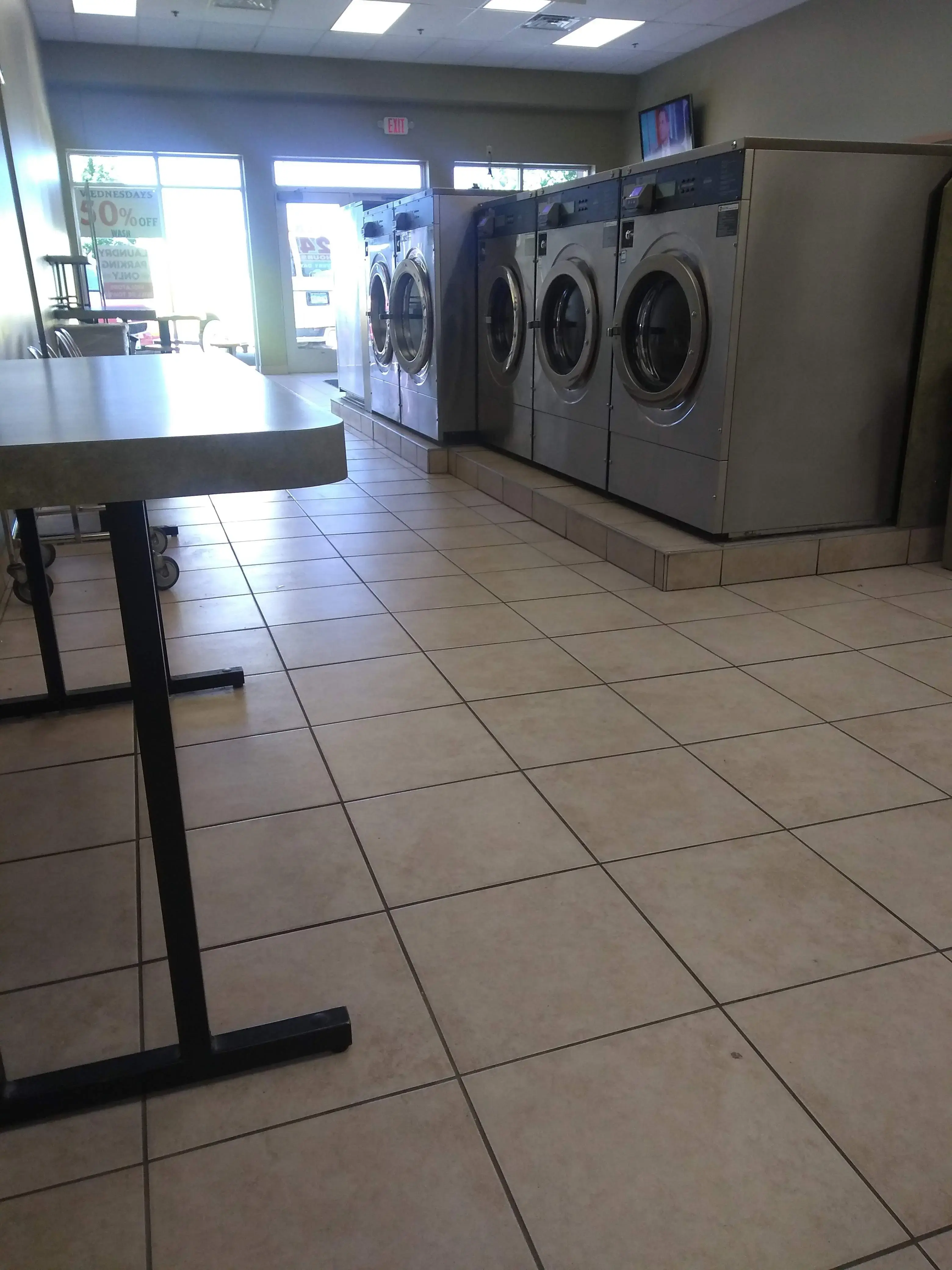 MEGA Coin Laundry Mankato - Image 14