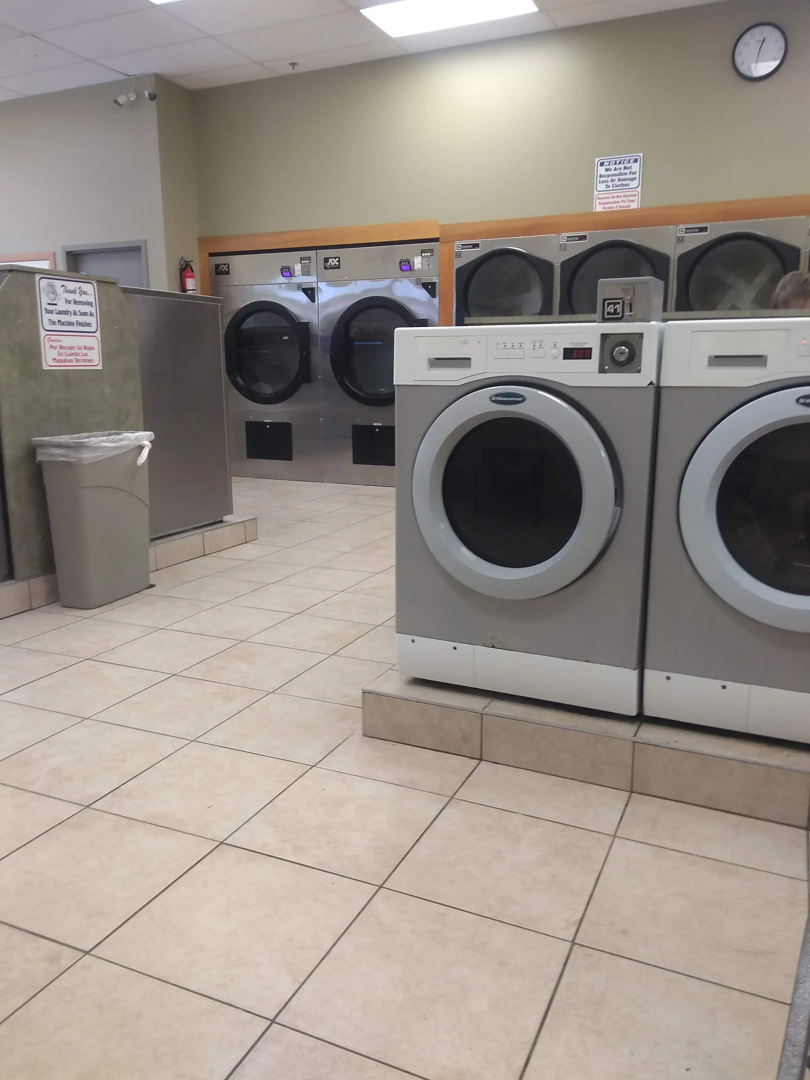 MEGA Coin Laundry Mankato - Image 18