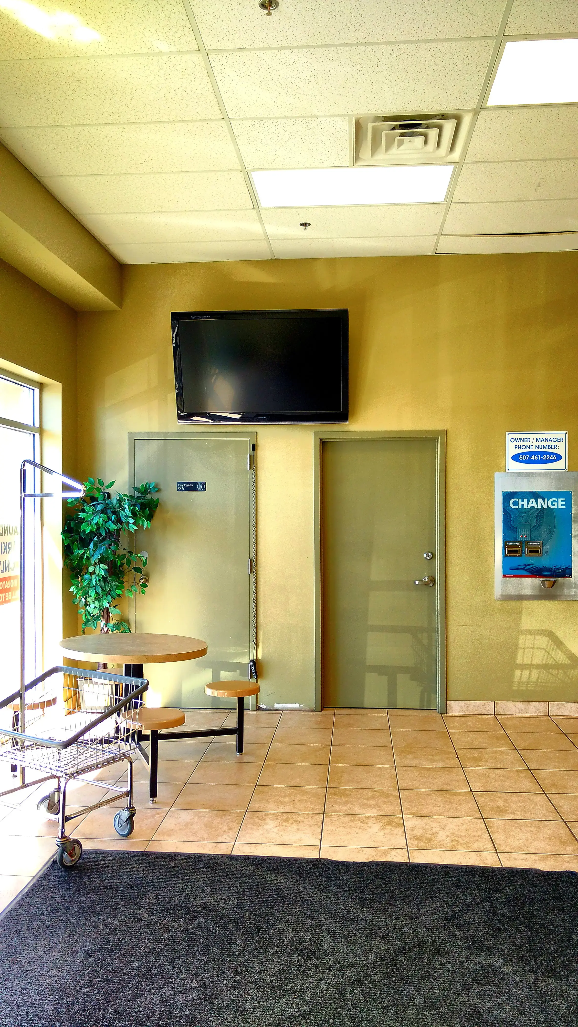 MEGA Coin Laundry Mankato thumbnail 3