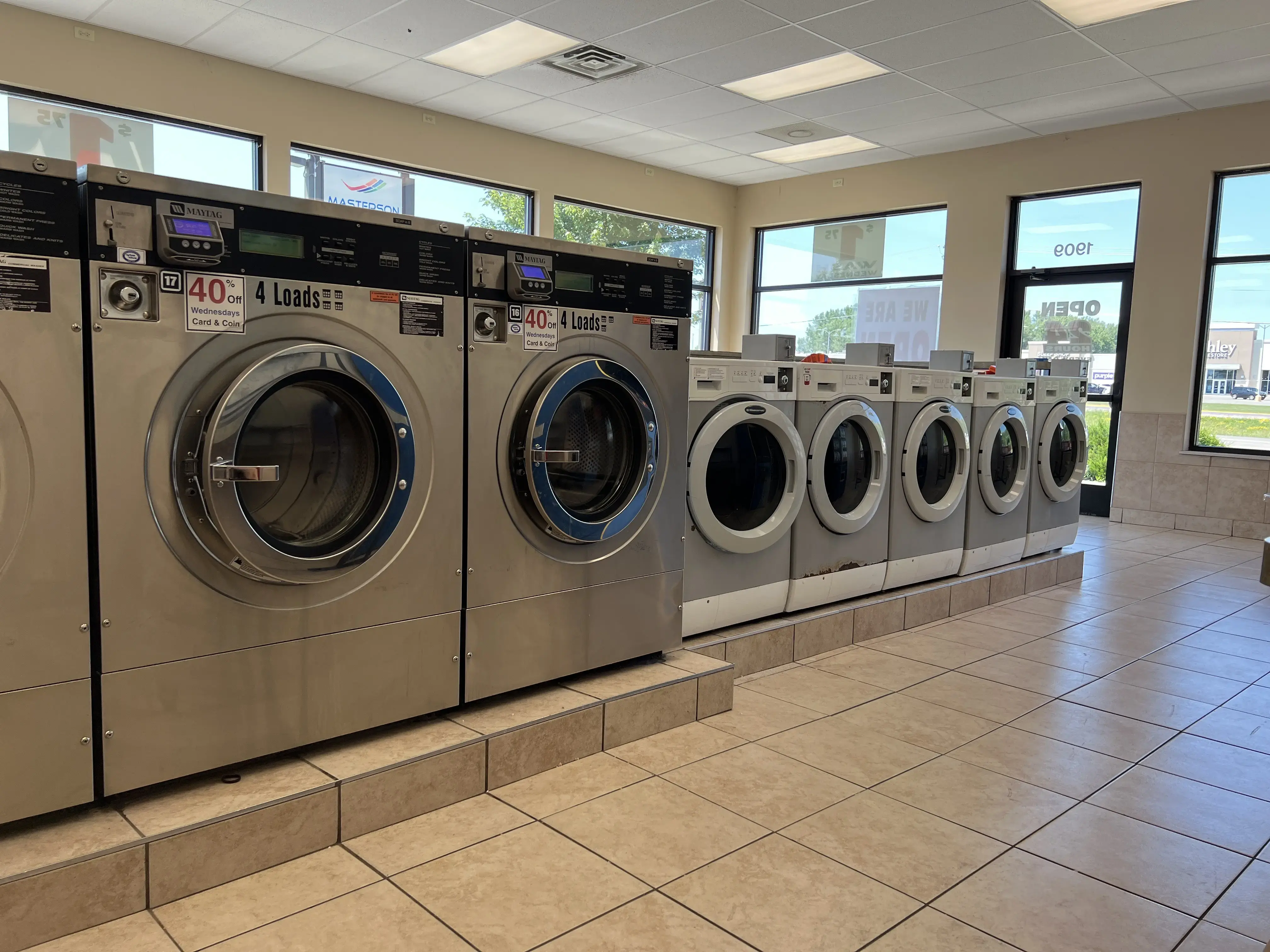 Mega Coin Laundry - Image 2