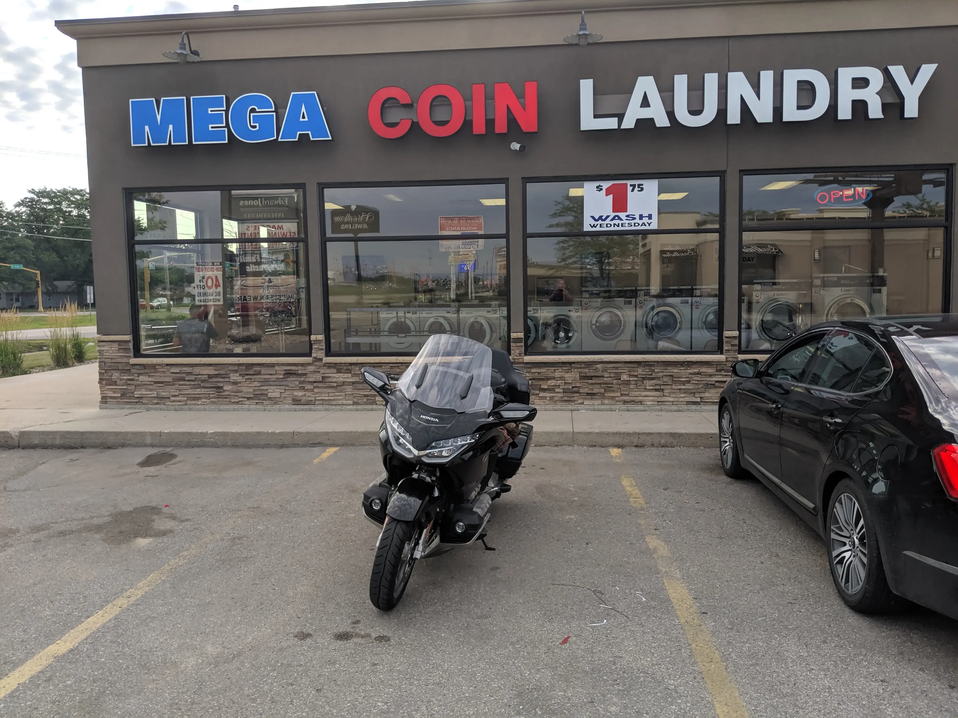 Mega Coin Laundry - Image 7