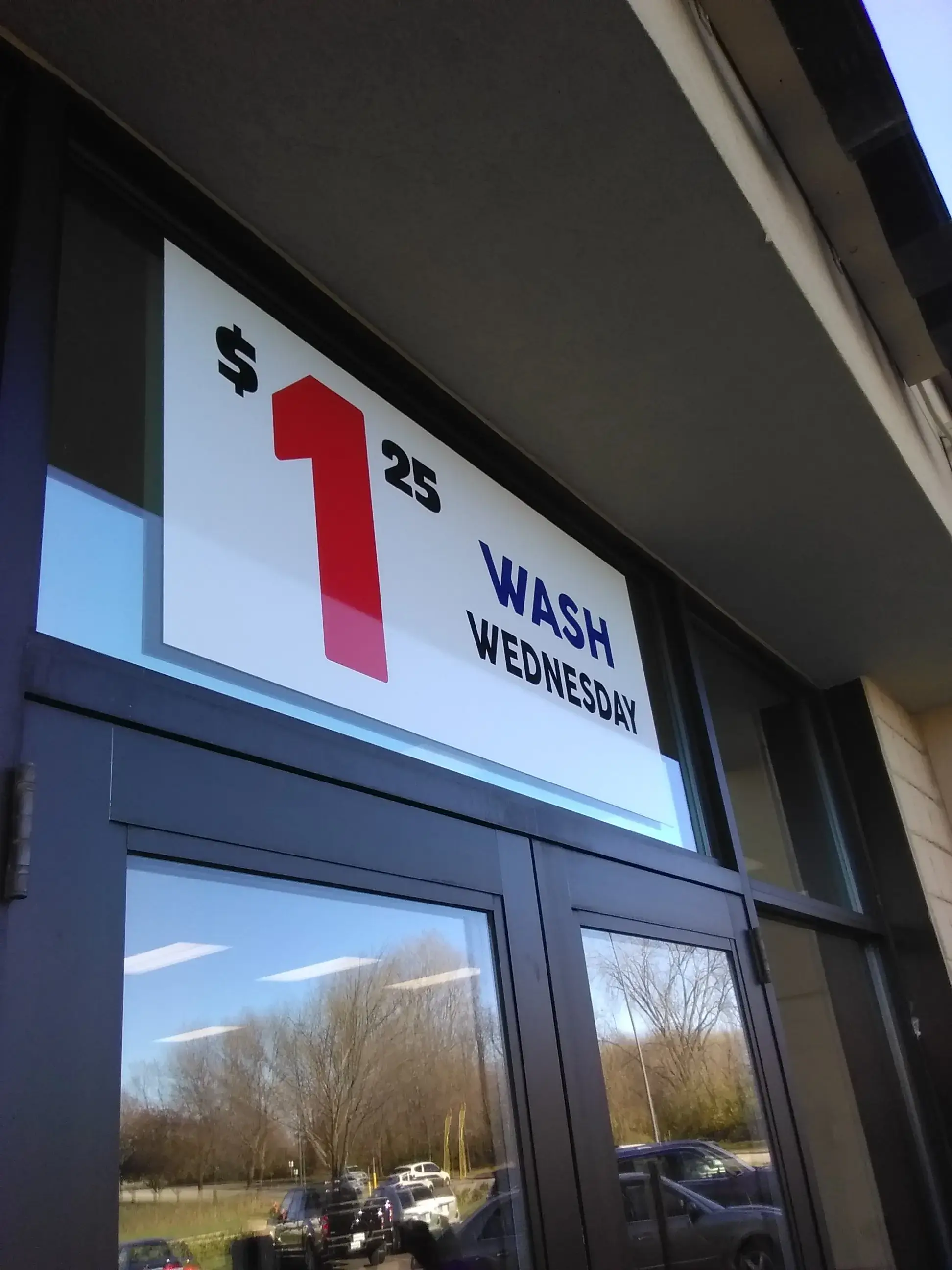 Mega Coin Laundry North - Image 9