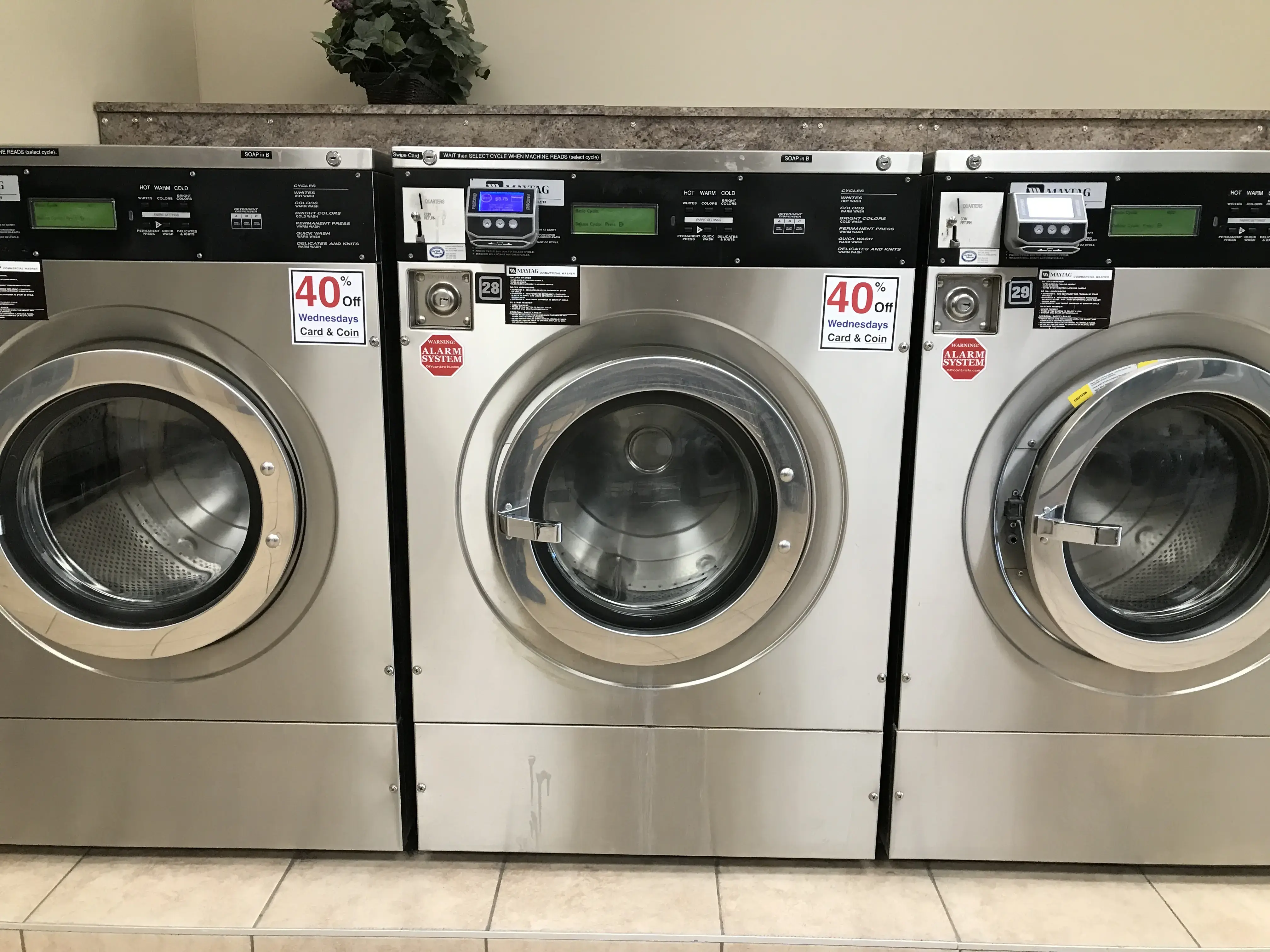 Mega Coin Laundry North thumbnail 14