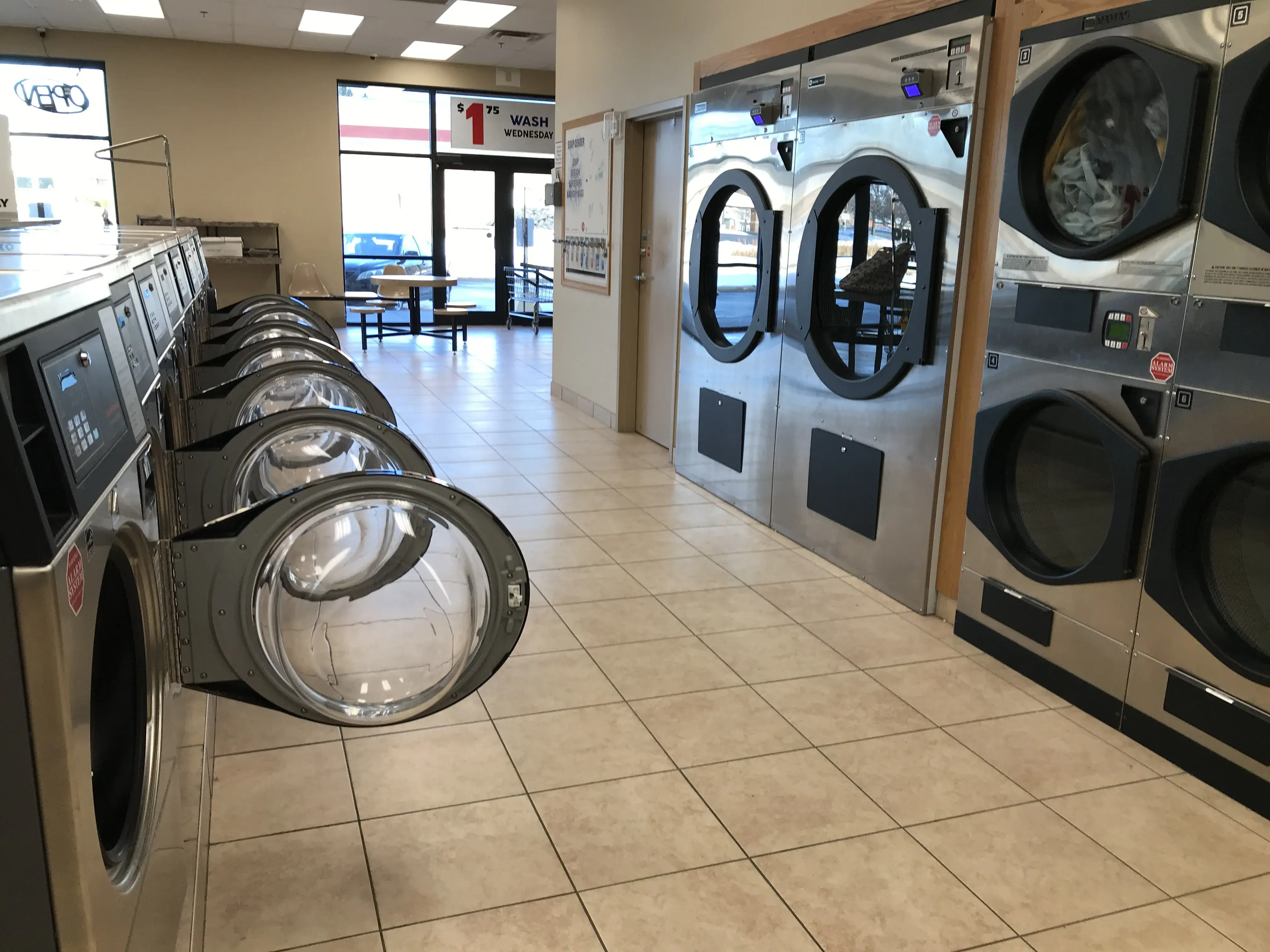 Mega Coin Laundry North - Image 11