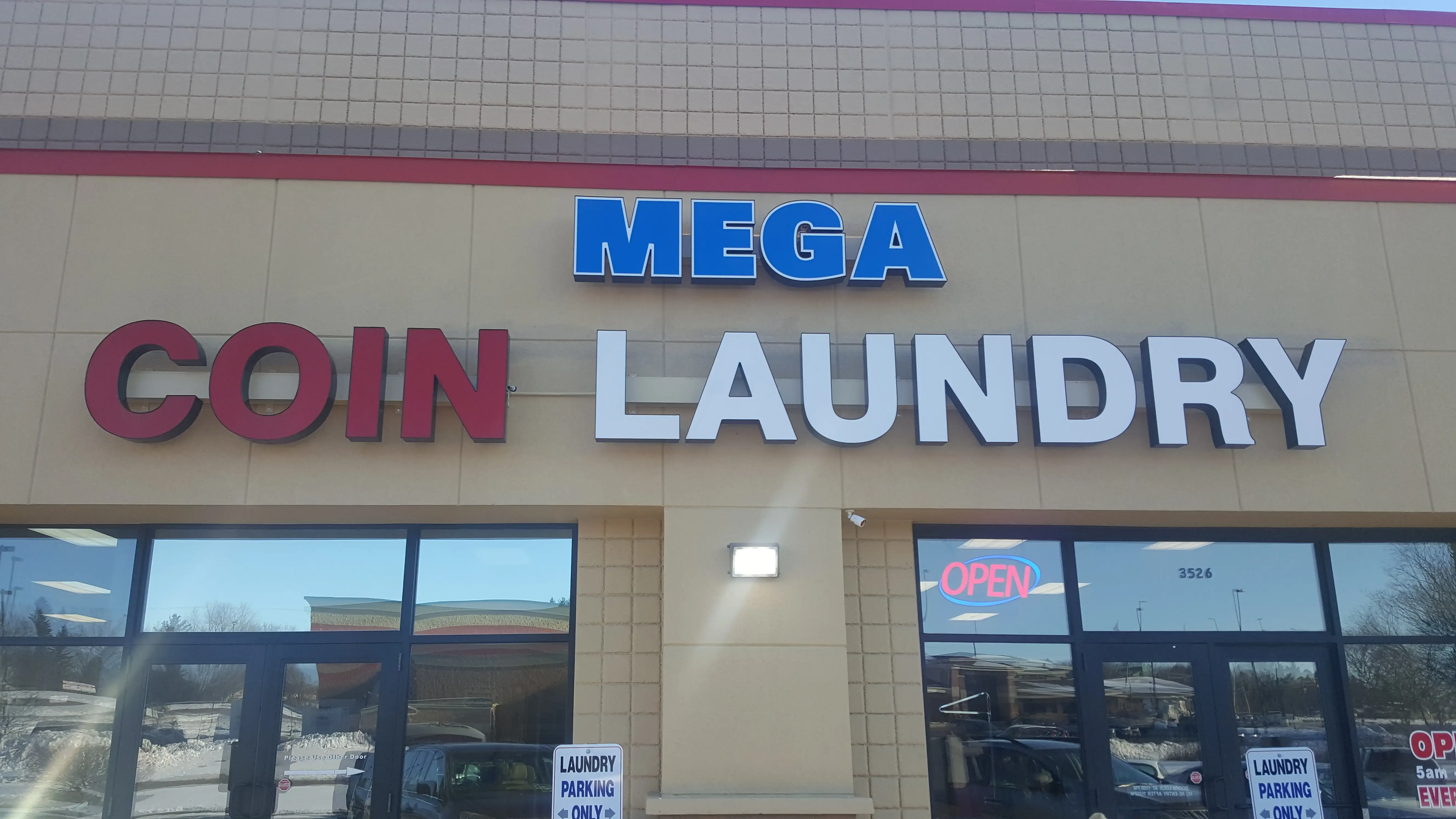 Mega Coin Laundry North - Image 17