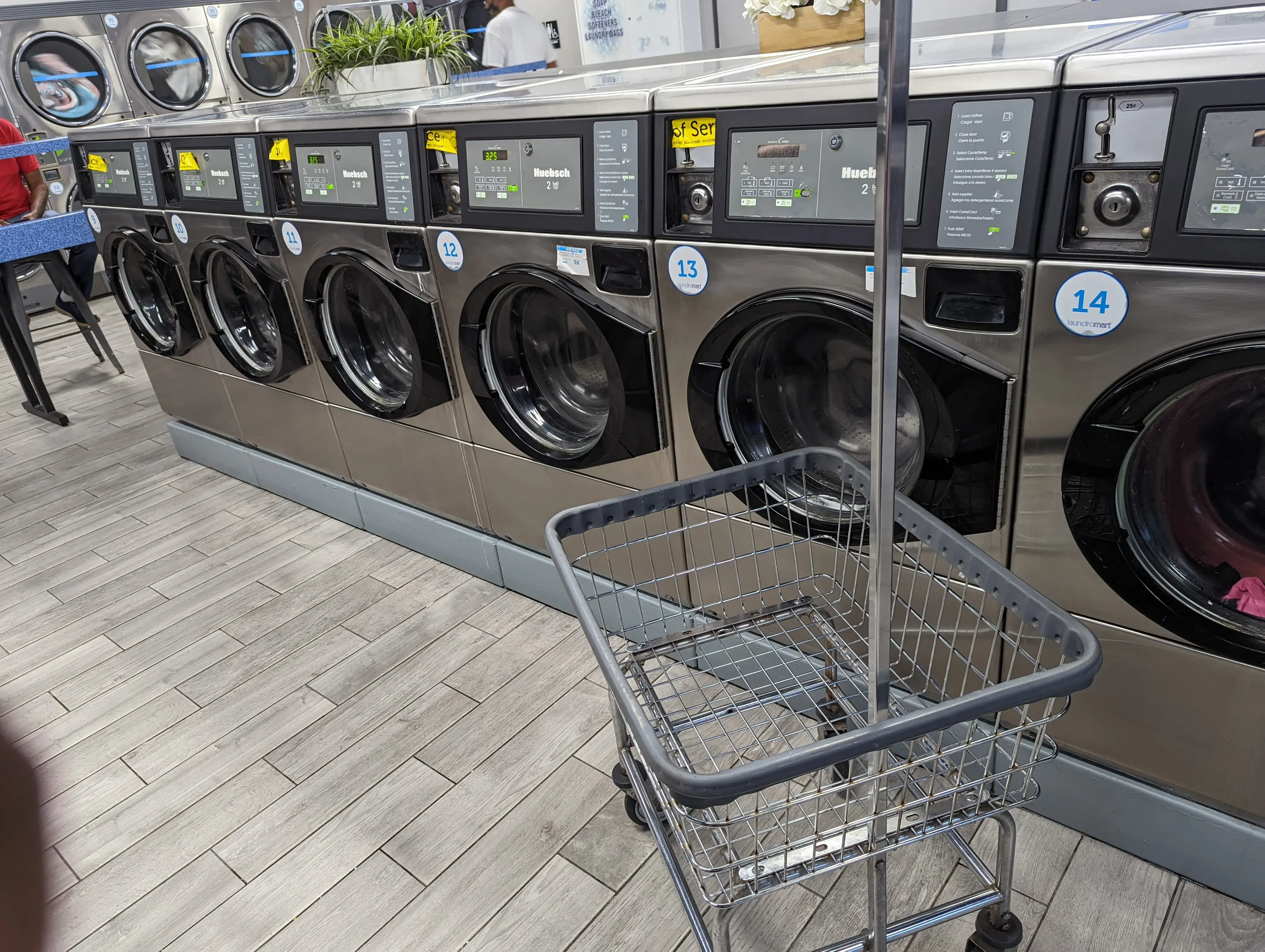 Mega Coin Laundry/Laundromart - Image 4