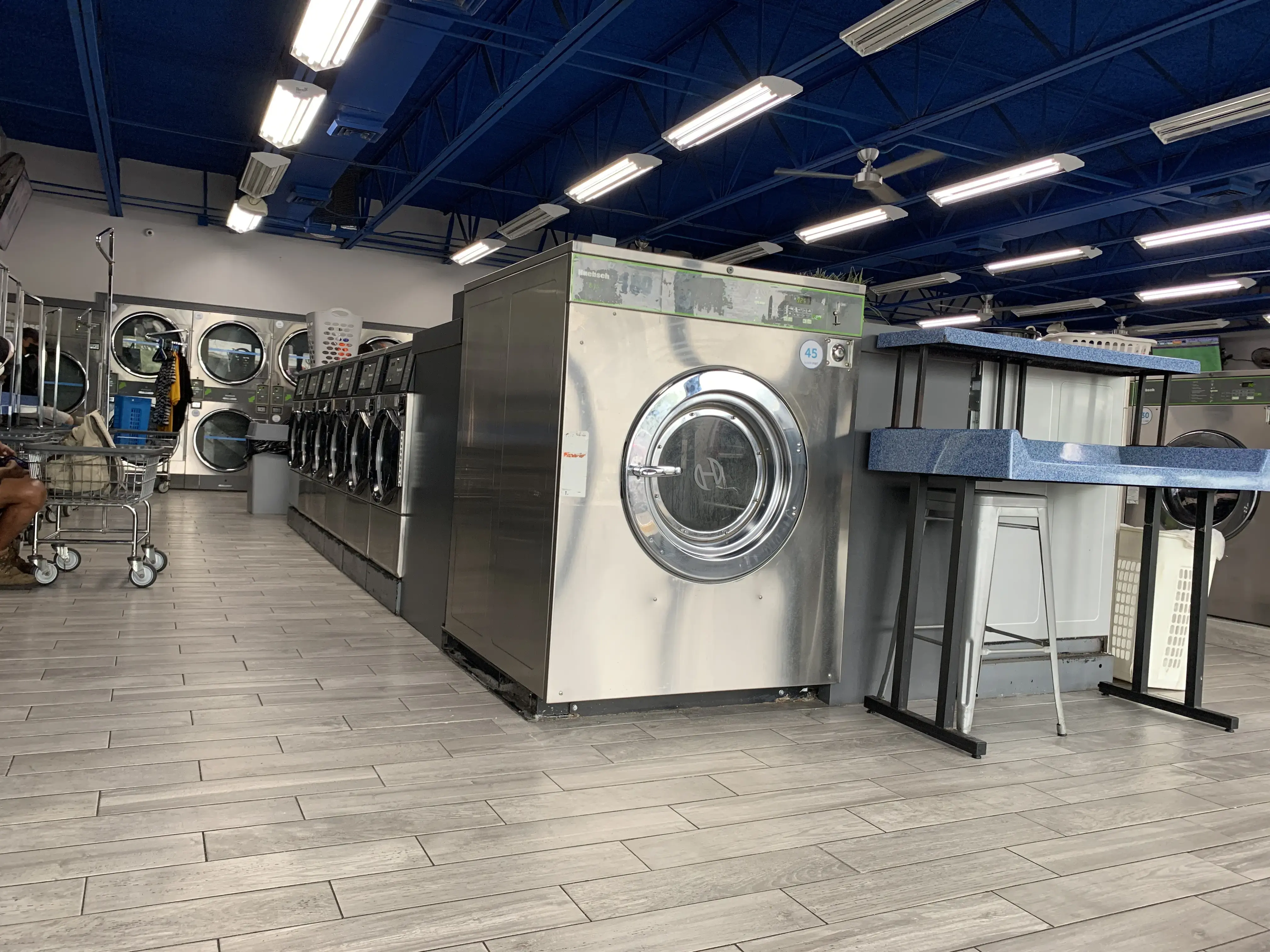 Mega Coin Laundry/Laundromart thumbnail 3