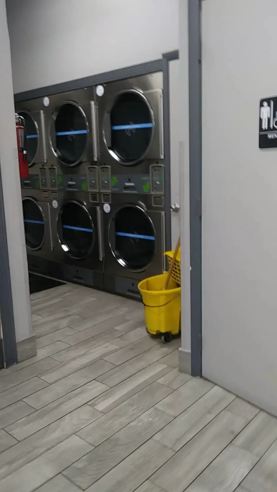 Mega Coin Laundry/Laundromart thumbnail 2