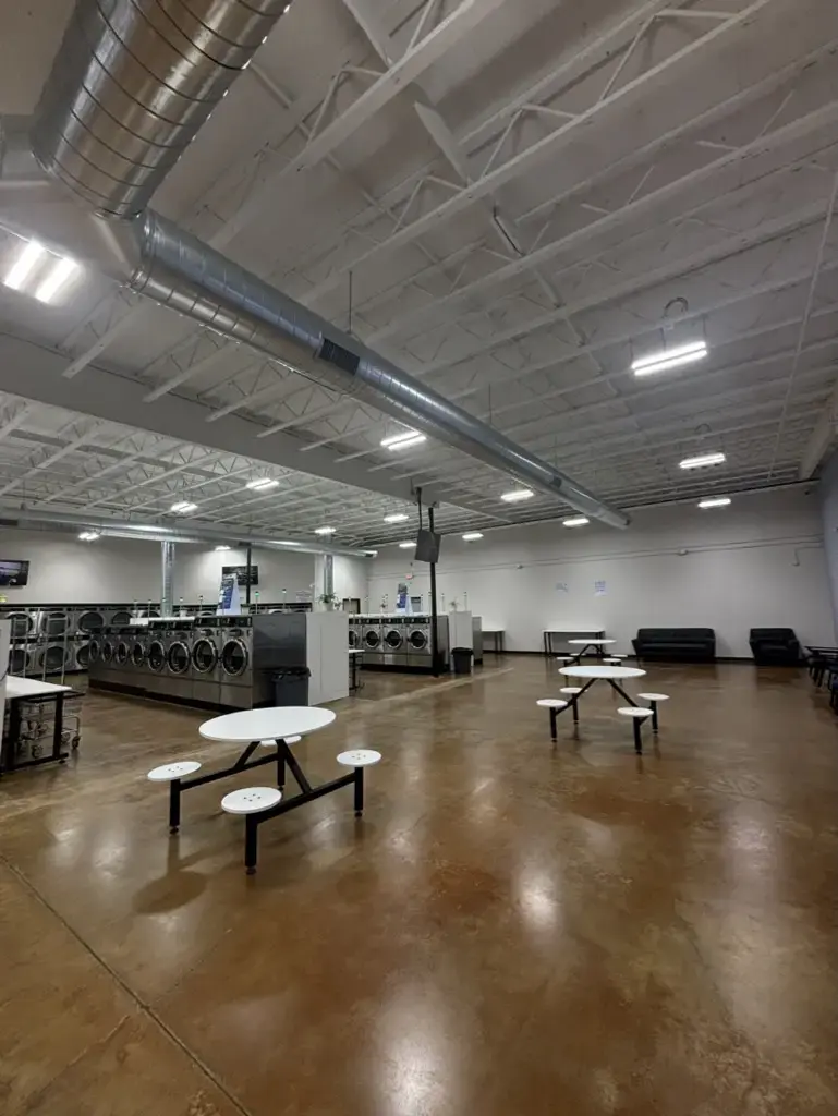 Mega Laundromat - Image 2