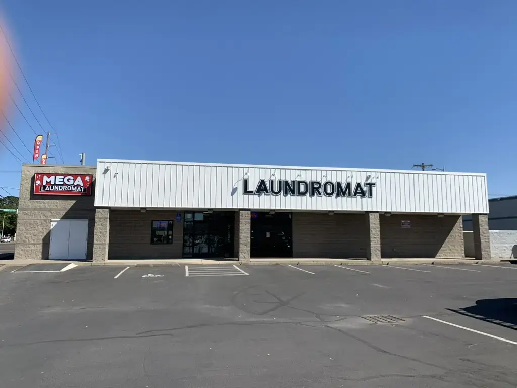 Mega Laundromat - Image 3