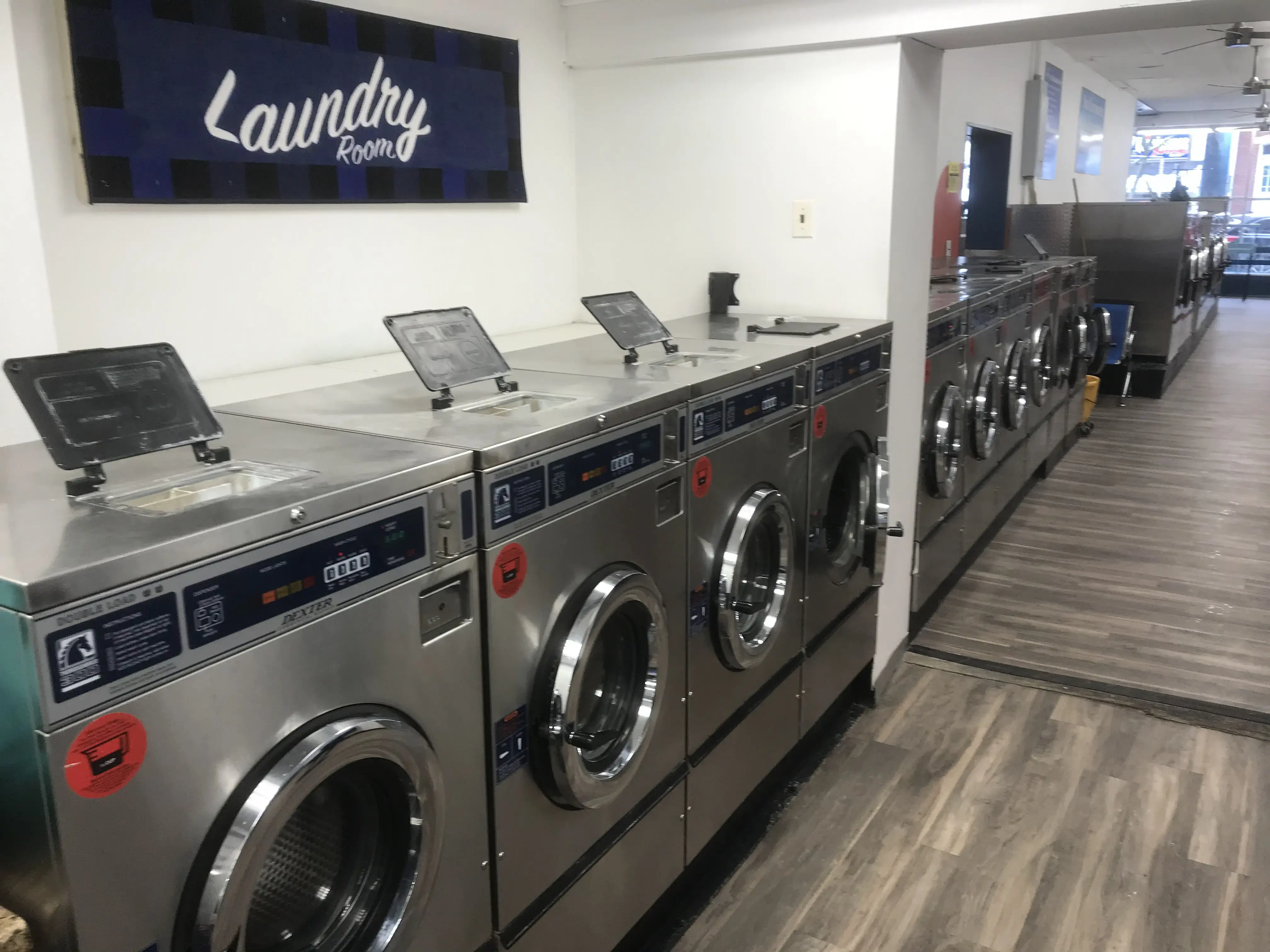 Mega-Mat Laundromat - Image 11