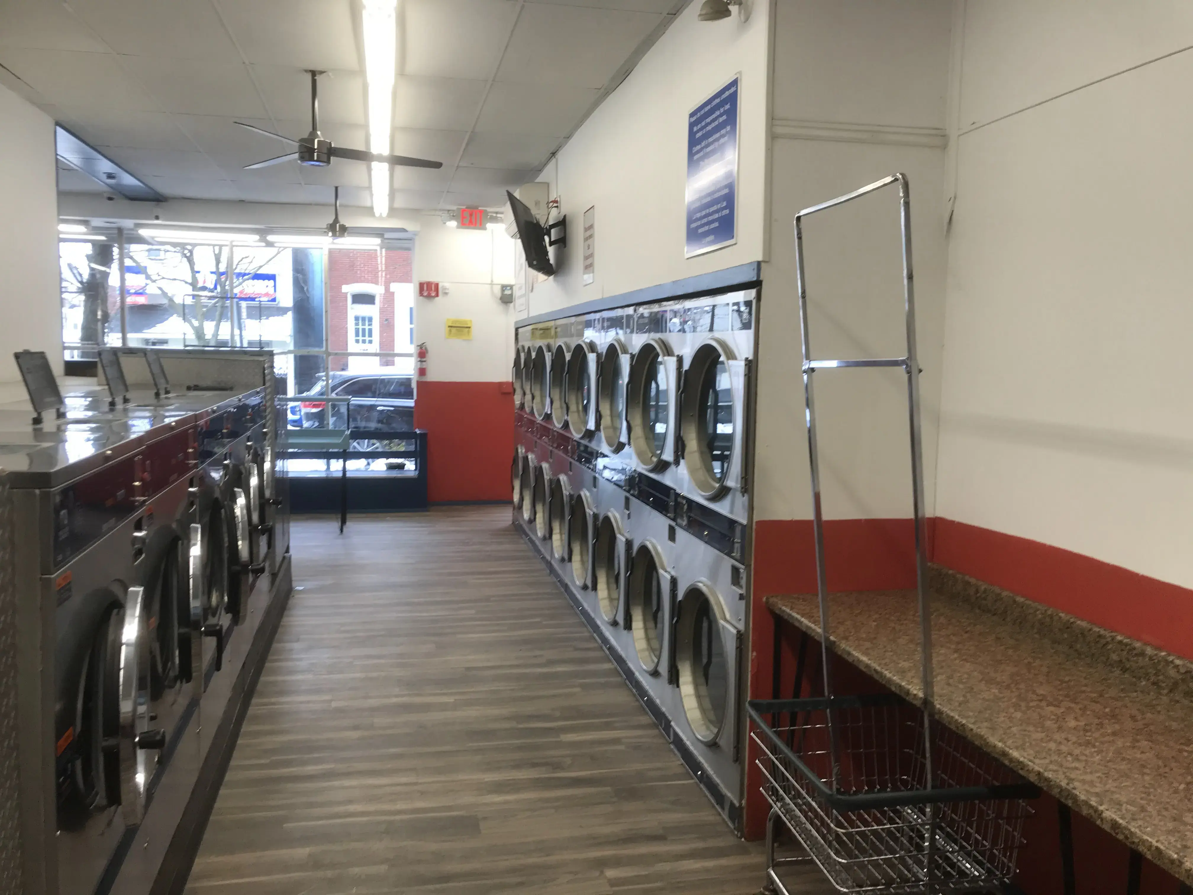 Mega-Mat Laundromat thumbnail 1