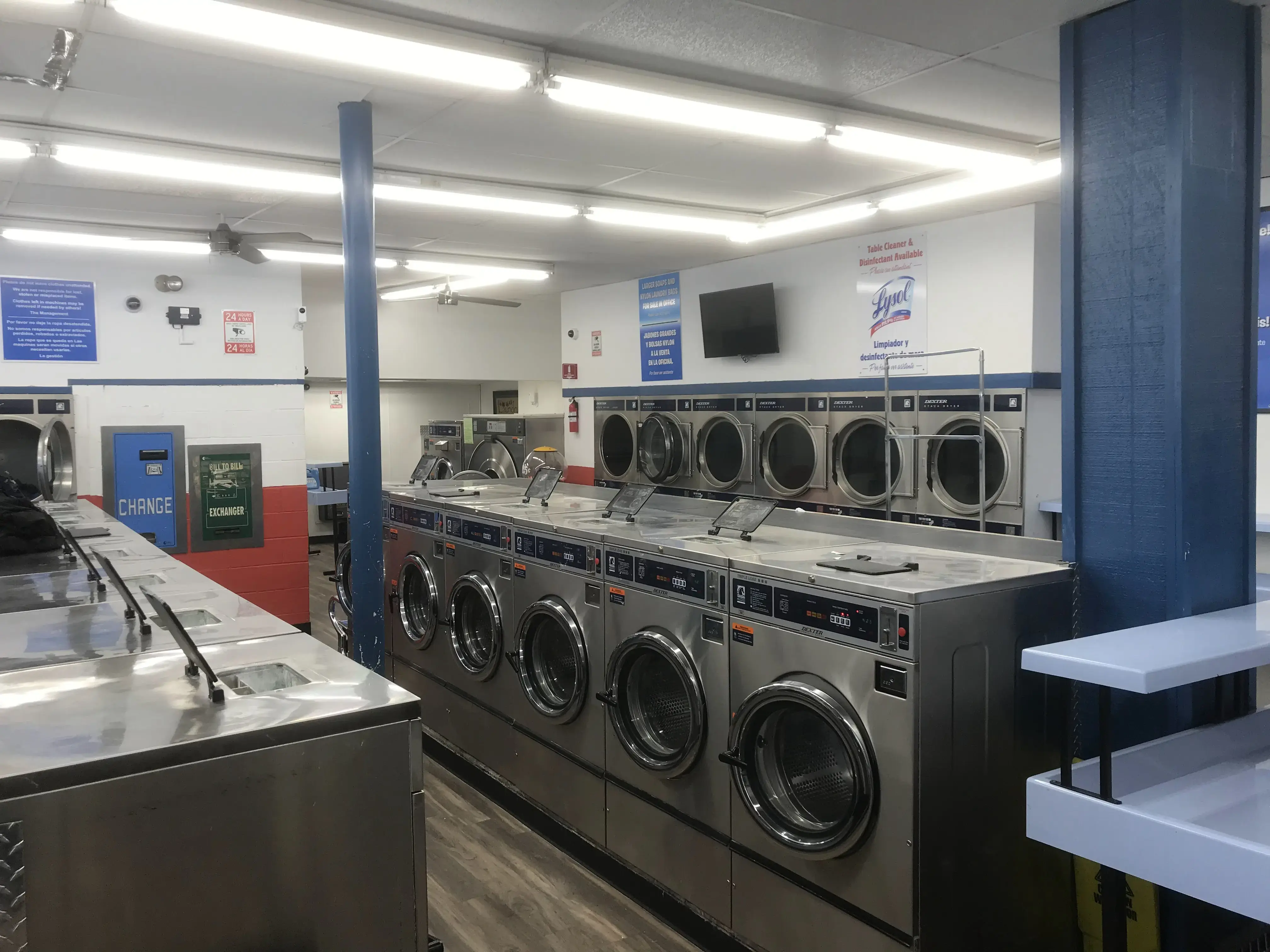 Mega-Mat Laundromat thumbnail 10