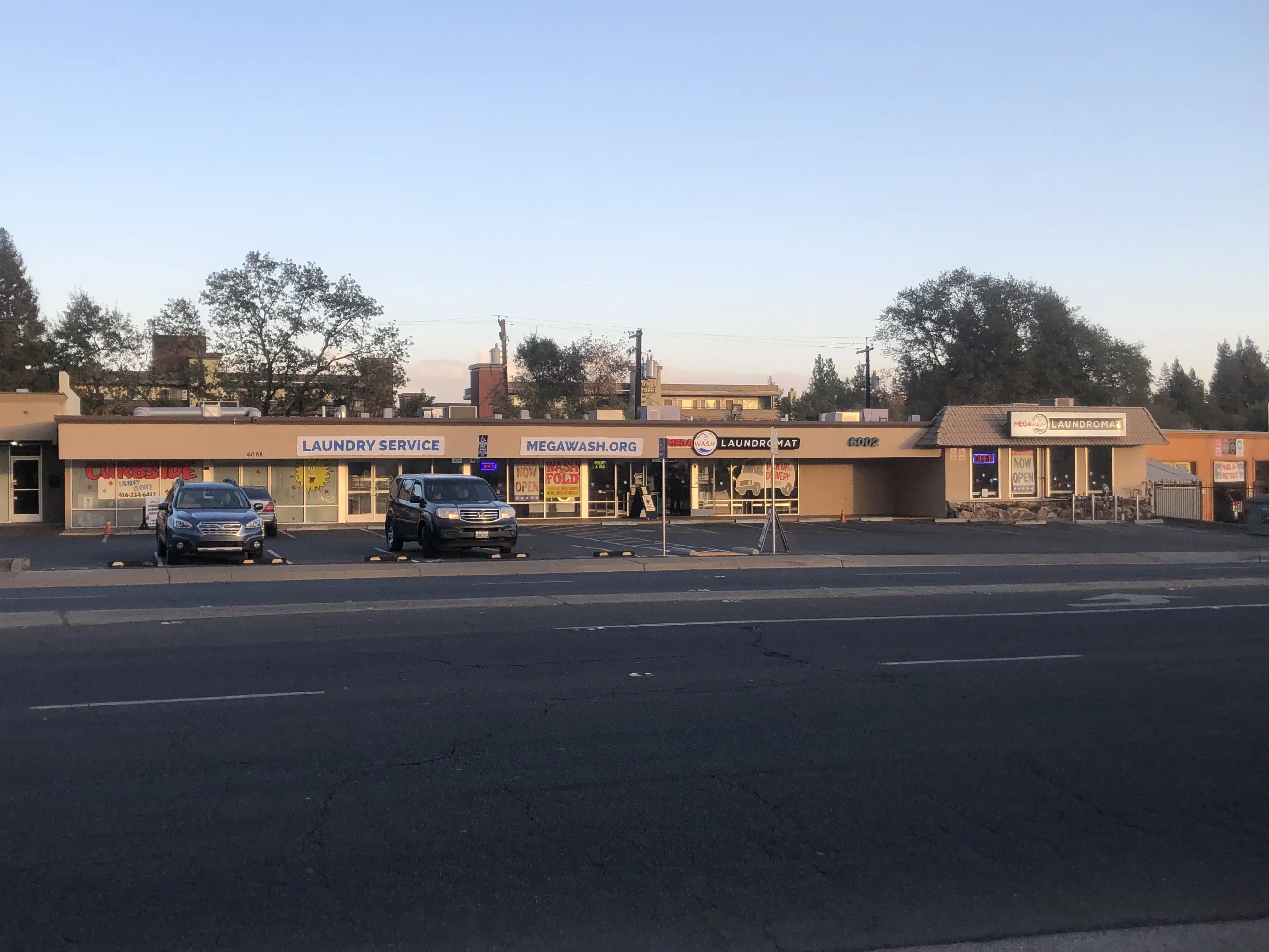 MegaWash Laundromat - Image 7