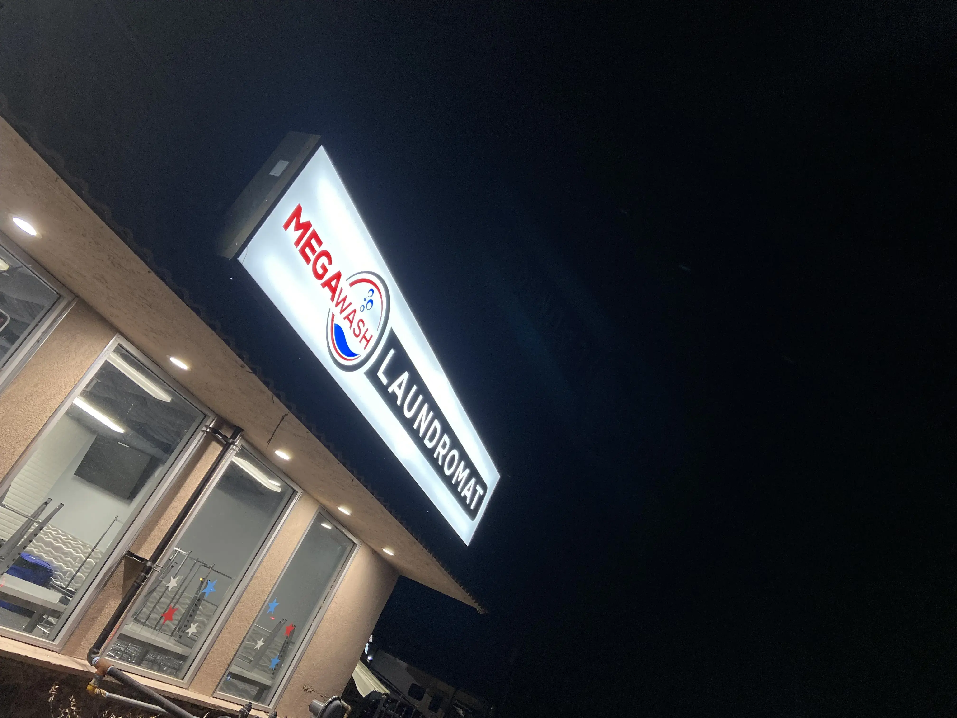 MegaWash Laundromat - Image 17
