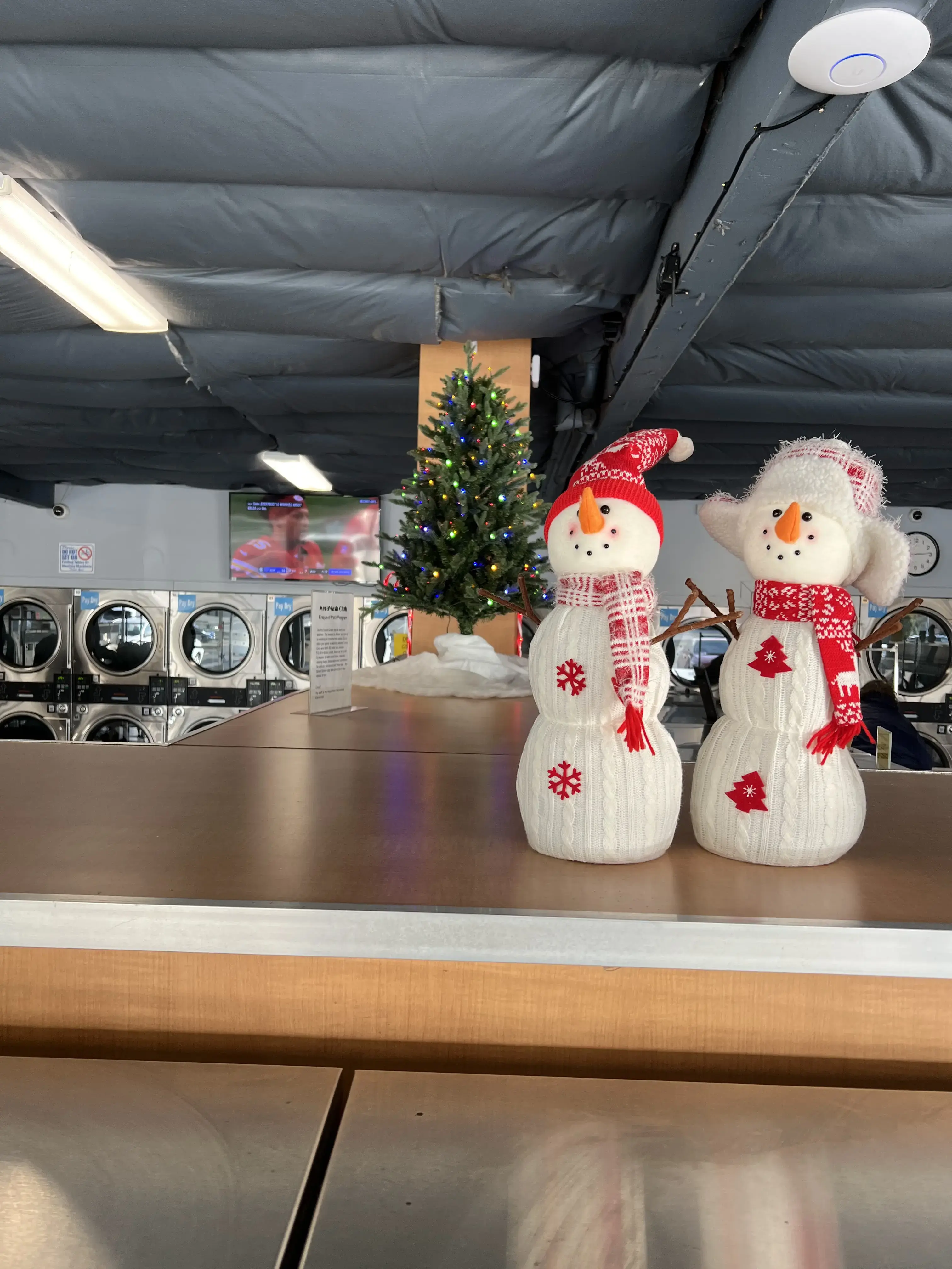 MegaWash Laundromat - Image 8