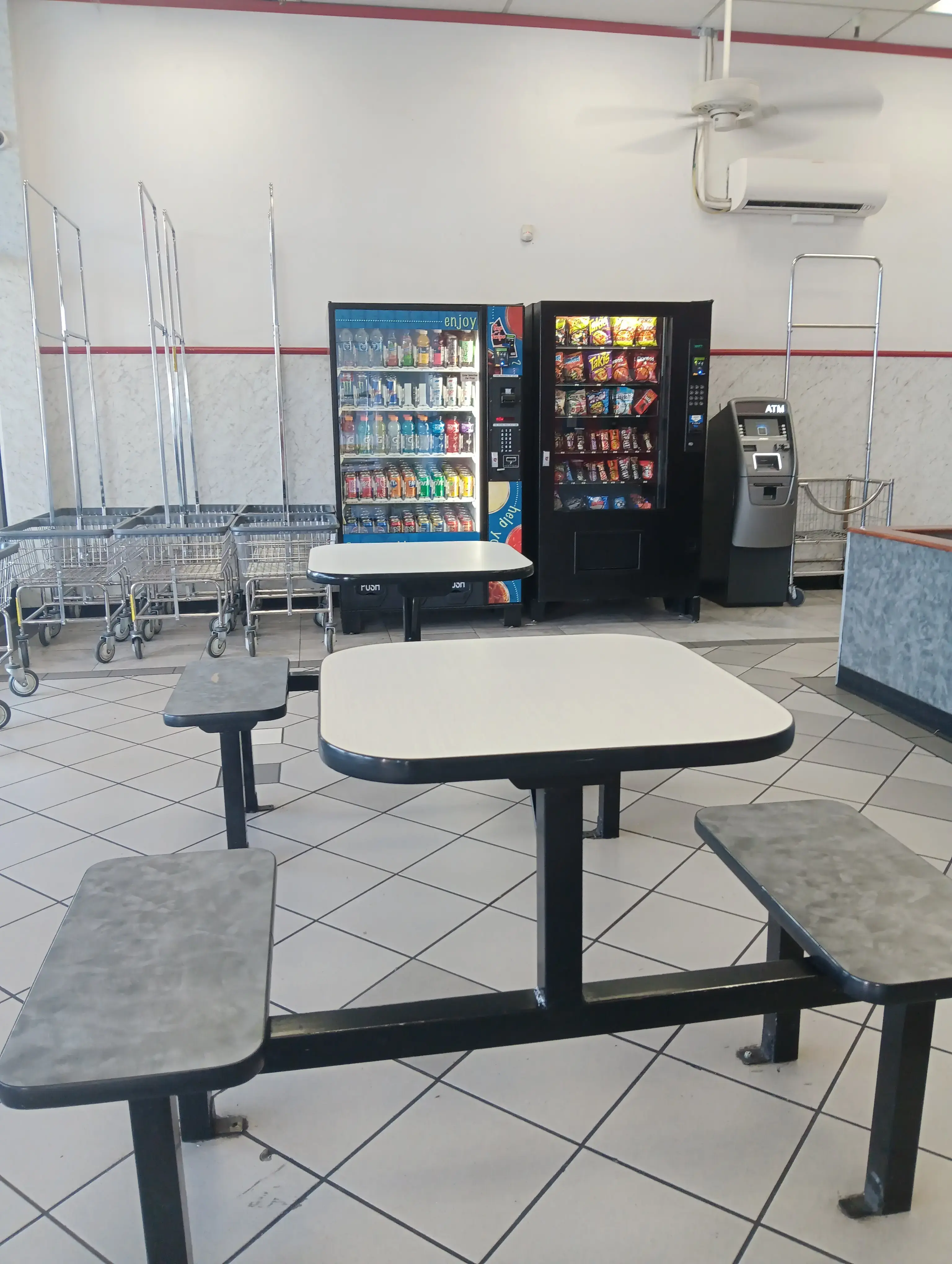 MegaWash Laundromat - Image 10