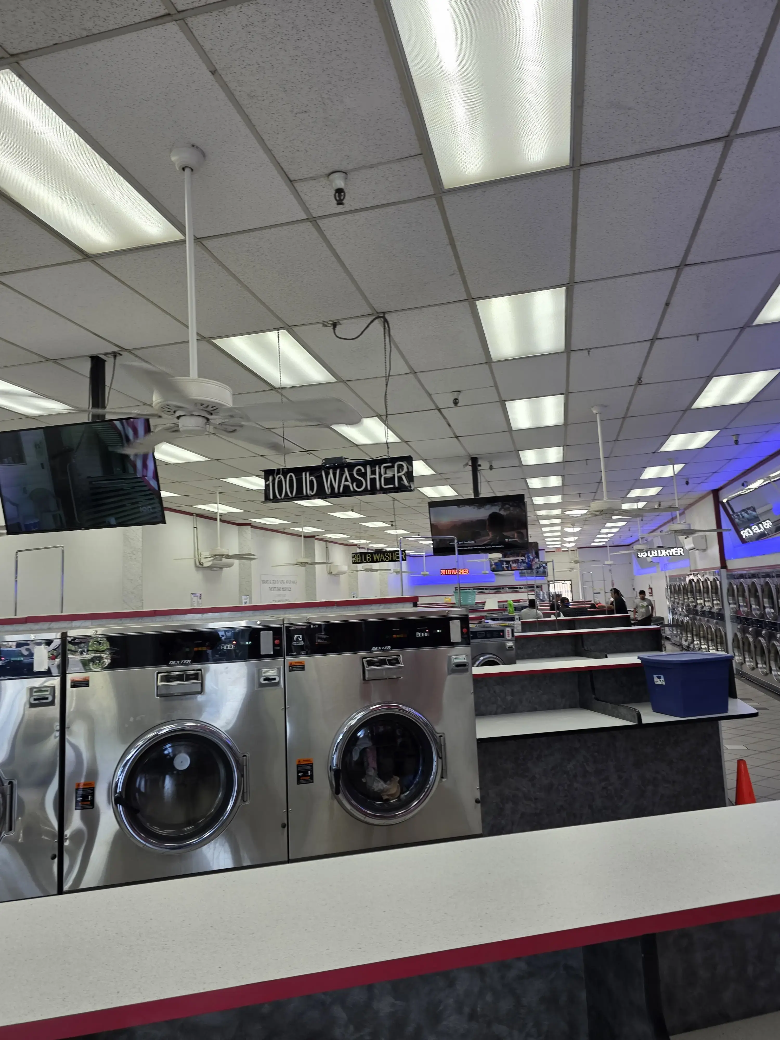 MegaWash Laundromat - Image 11